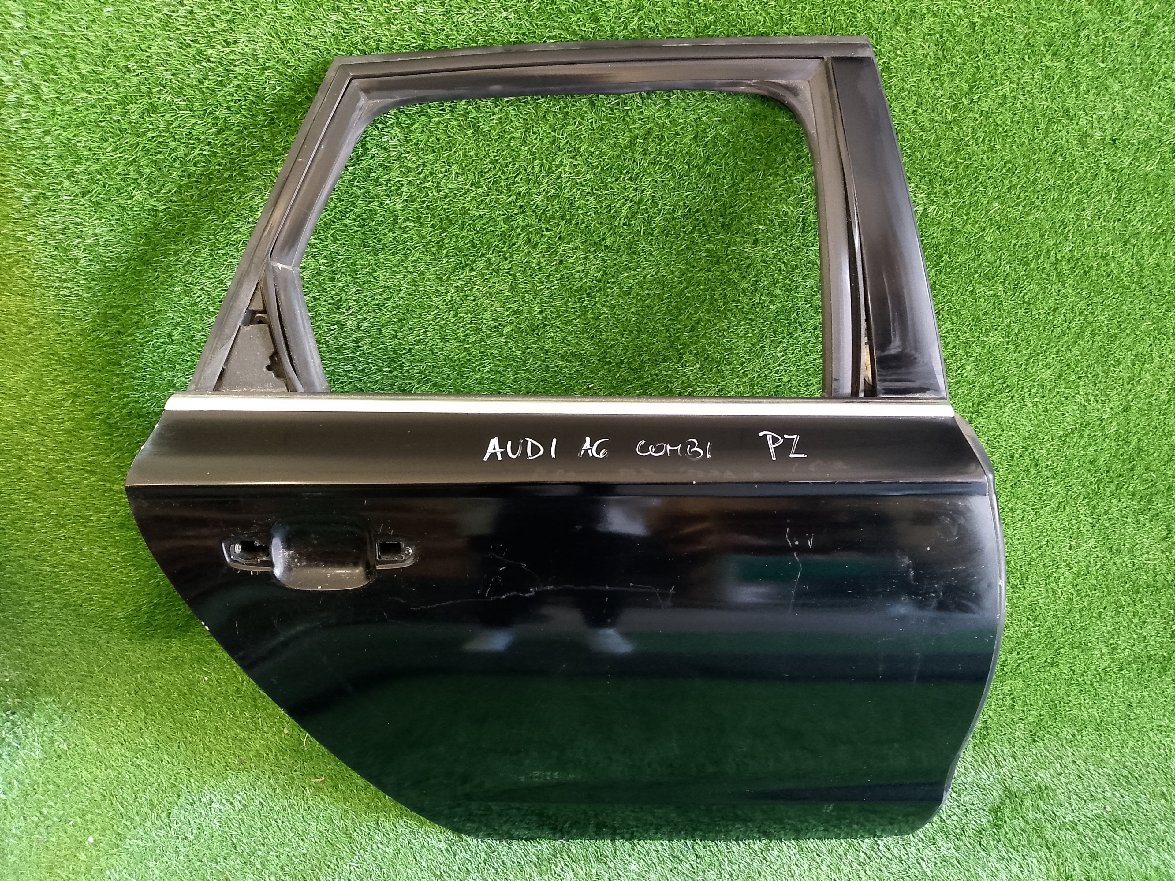 Audi A6 kombi pravé zadní dveře