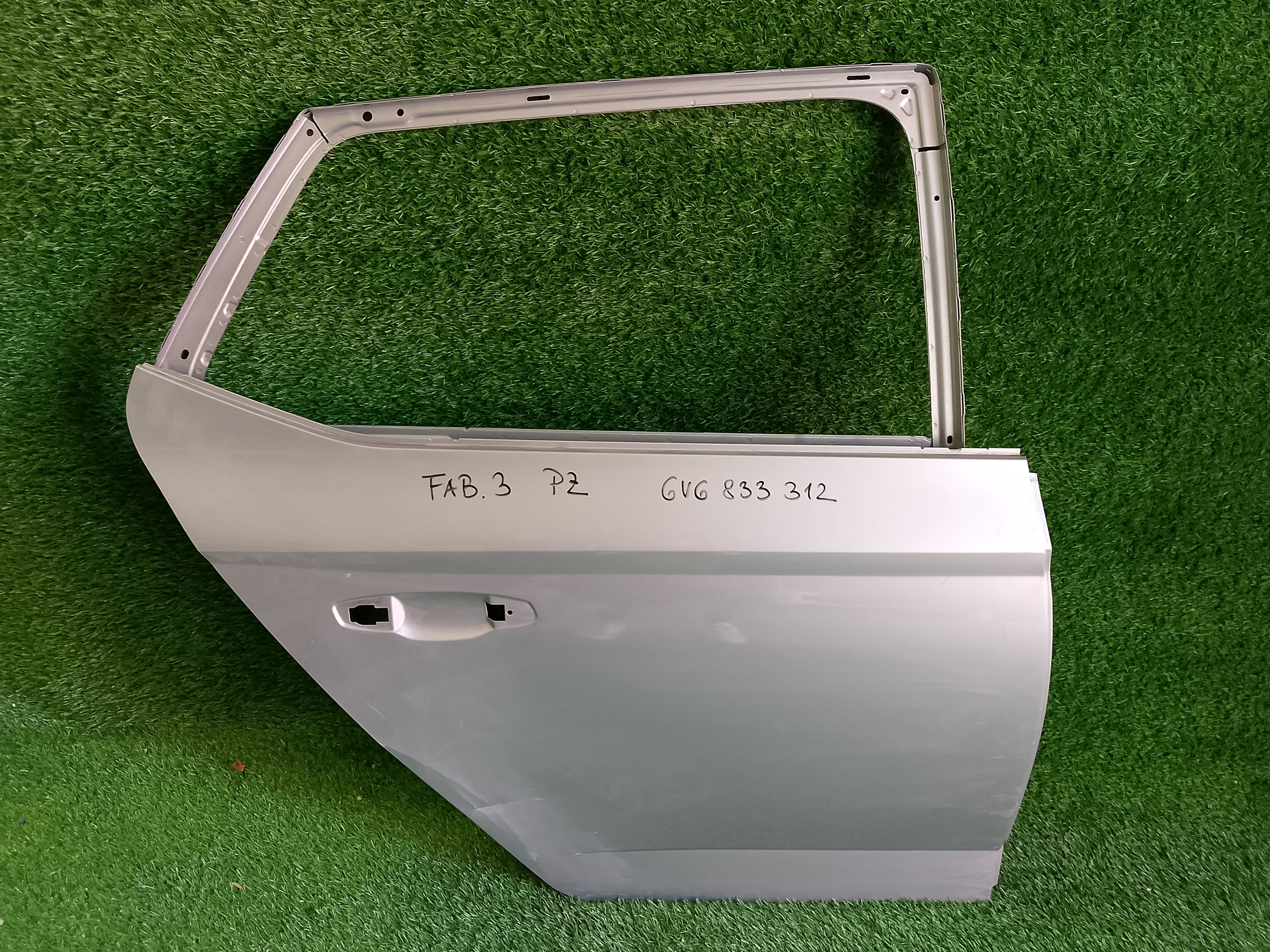 Pravé zadní dveře ŠKODA Fabia III, 3 sedan 6V6833312