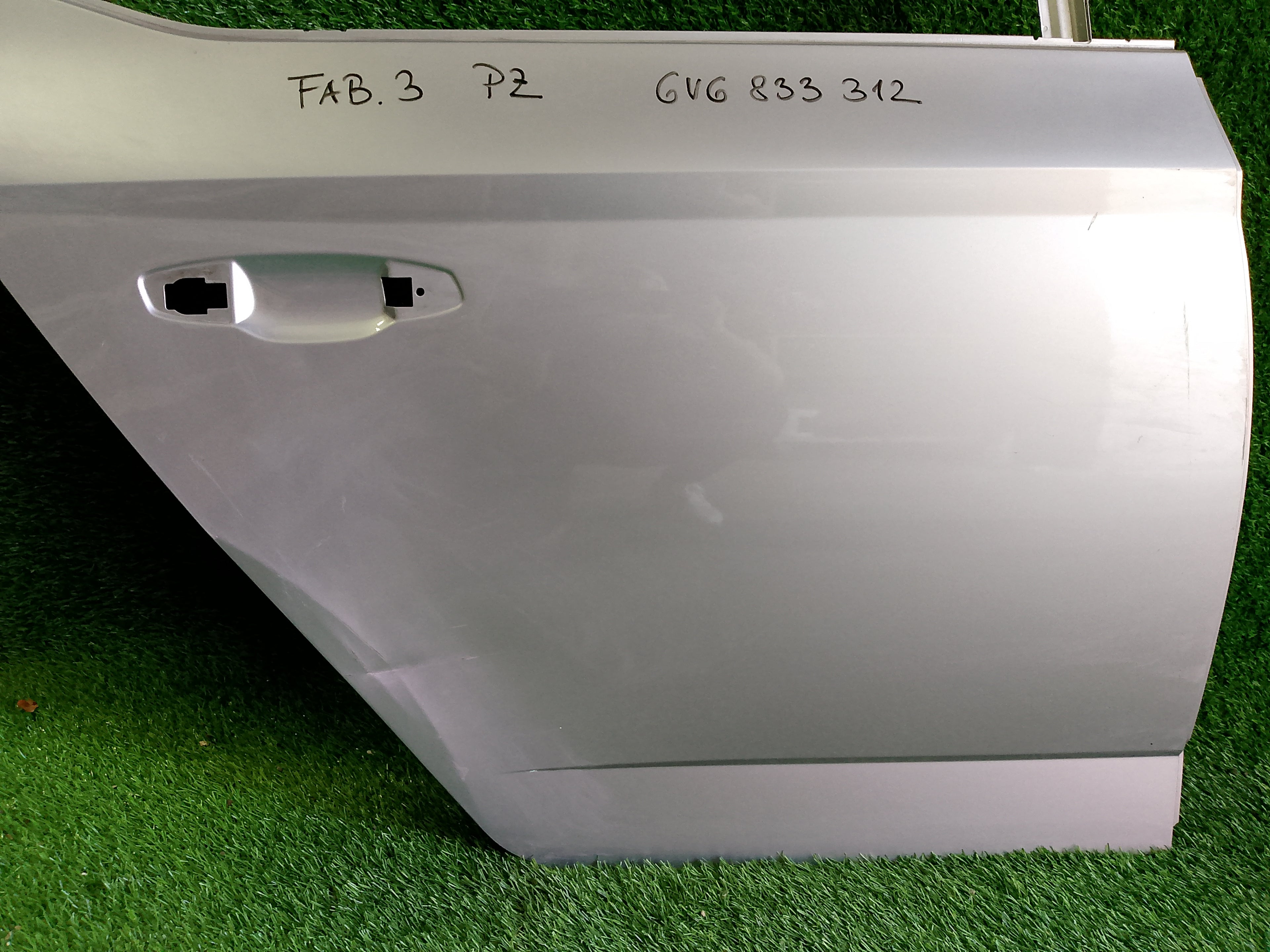 Pravé zadní dveře ŠKODA Fabia III, 3 sedan 6V6833312