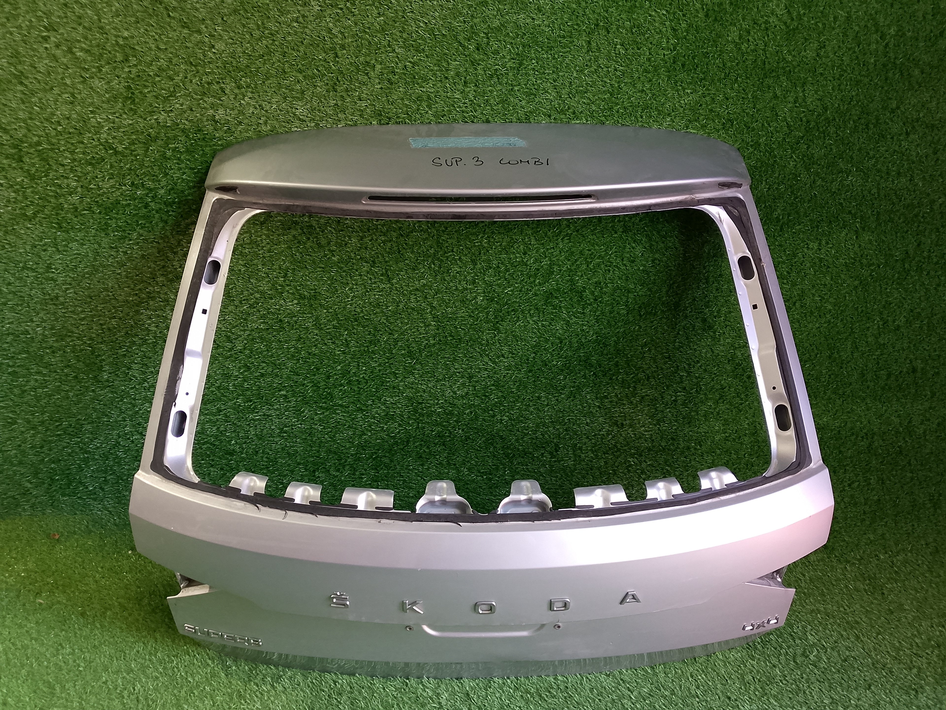 Škoda Superb III, 3 combi víko kufru, páté dveře, kufrové dveře