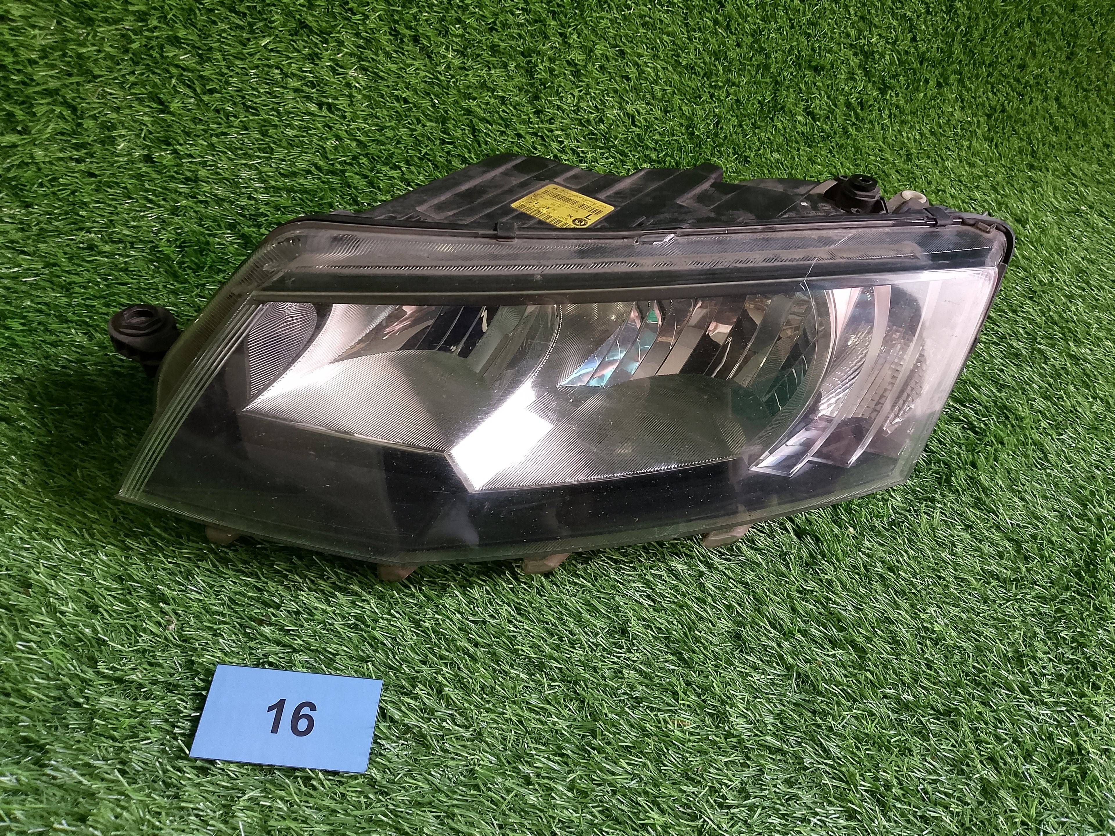 Přední světlo levé ŠKODA Octavia III, 3 5E1941015