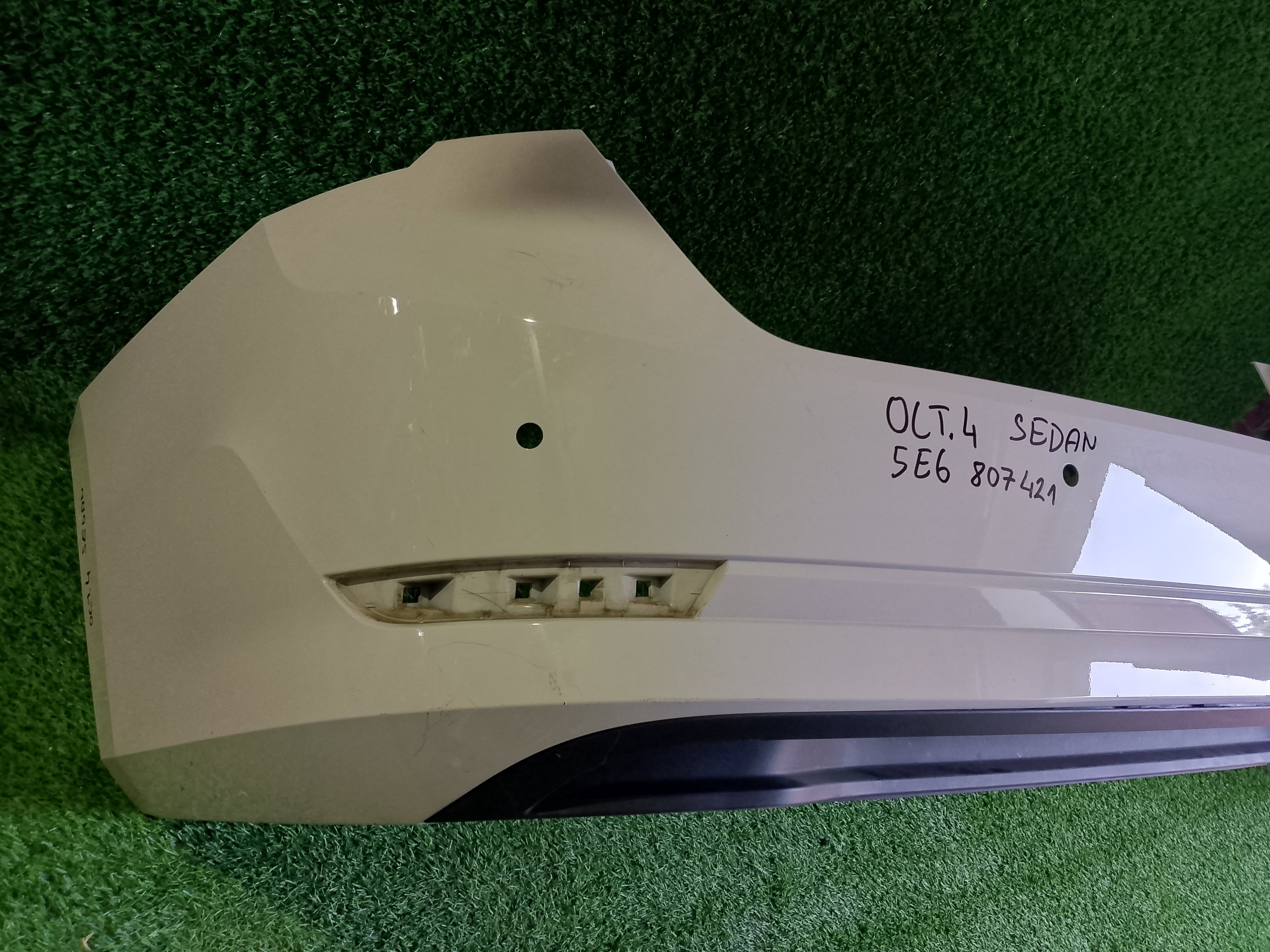 Škoda Octavia IV,4 zadní nárazník liftback, sedan