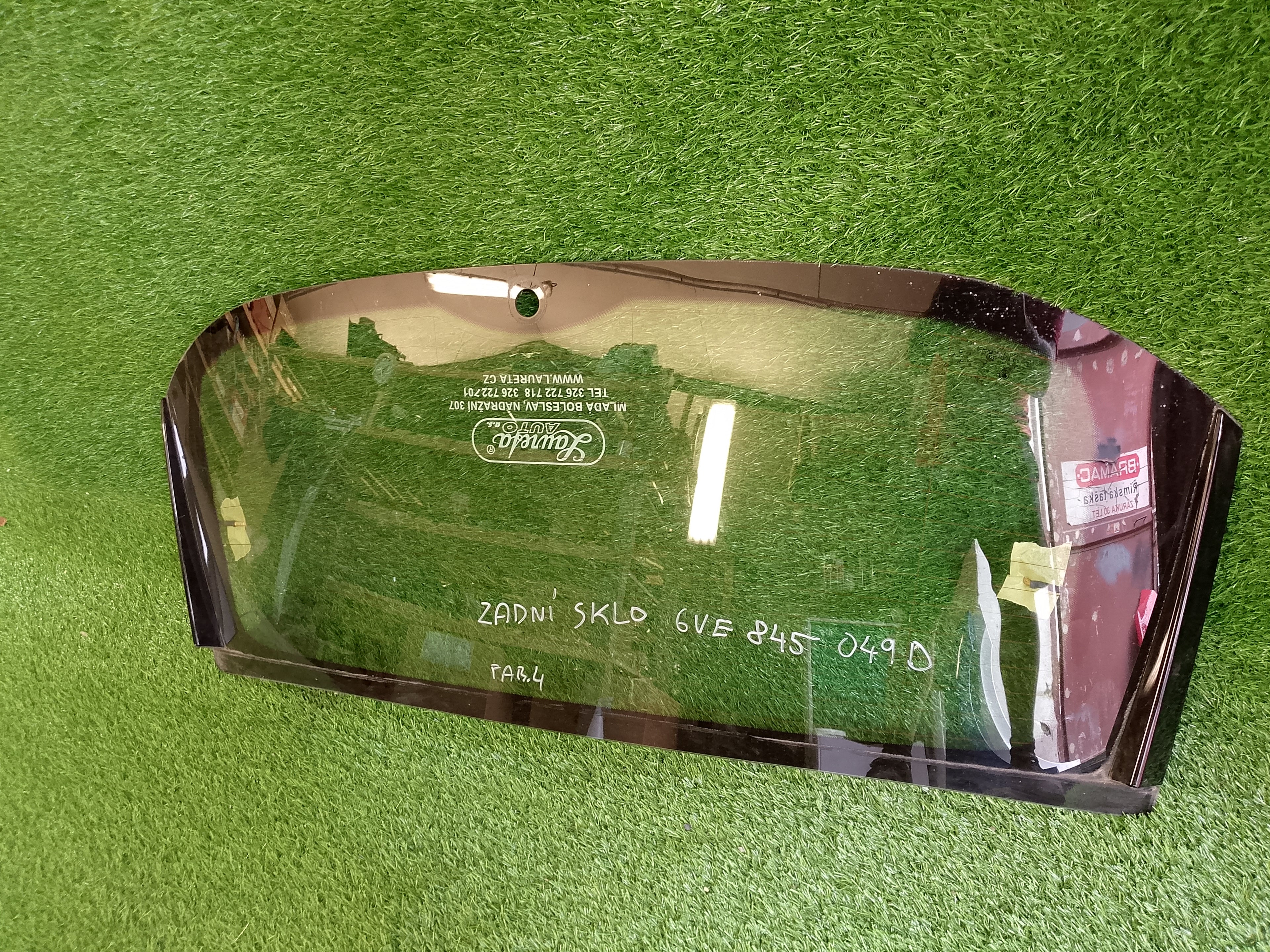 6VE845049D ŠKODA FABIA IV, 4 ZADNÍ SKLO (OKNO)