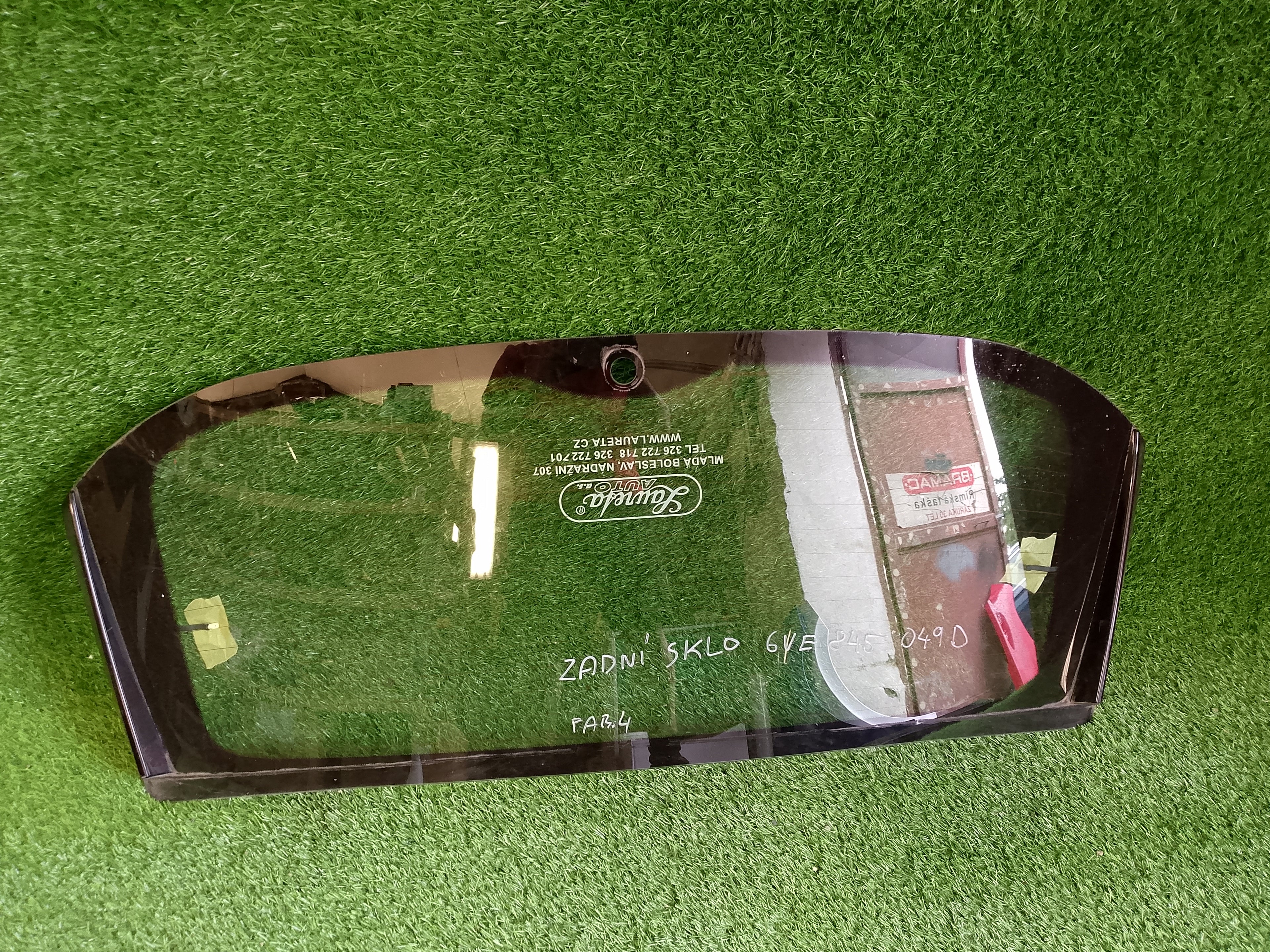 6VE845049D ŠKODA FABIA IV, 4 ZADNÍ SKLO (OKNO)