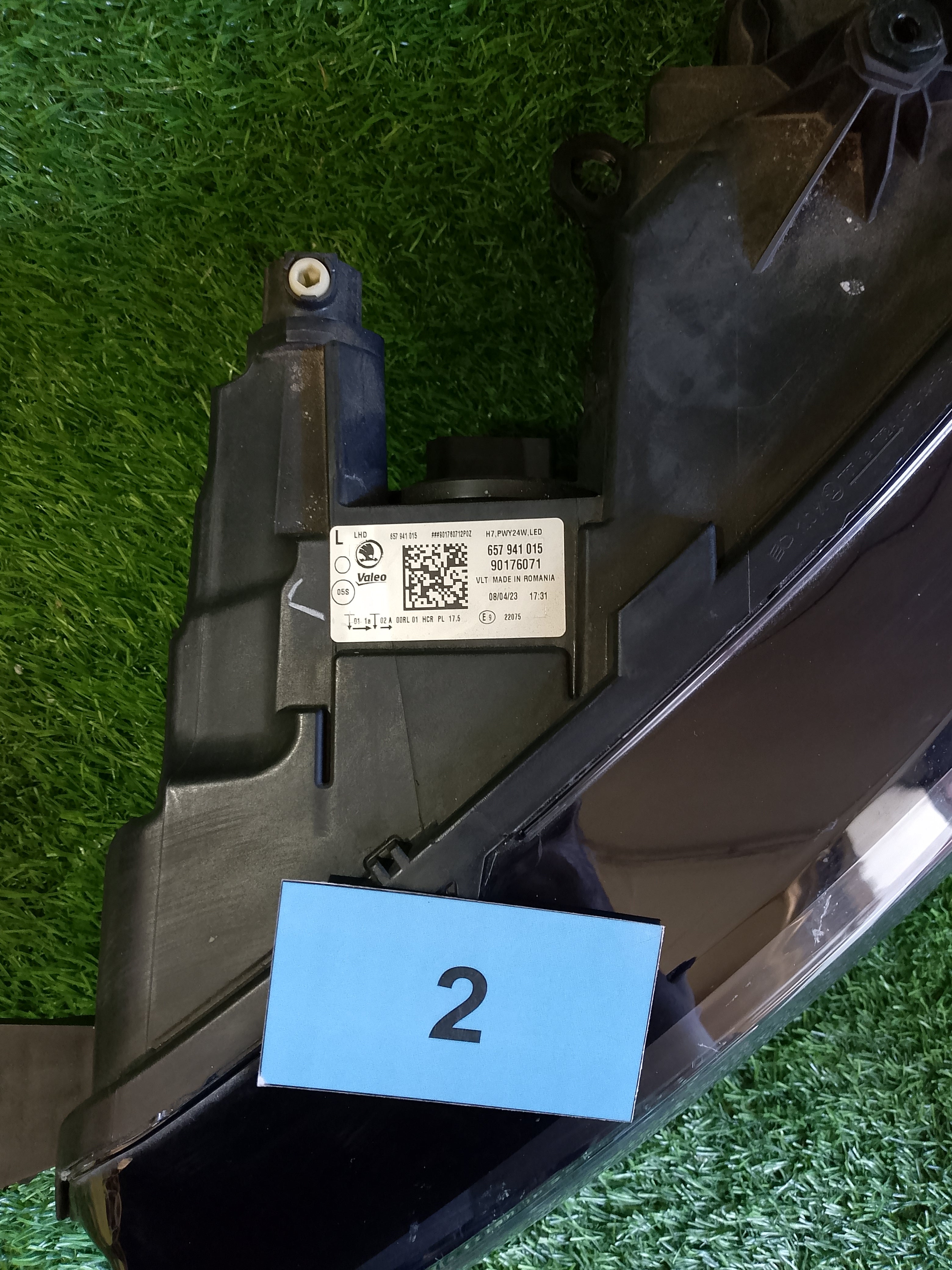 Přední levé světlo Škoda Scala 657941015