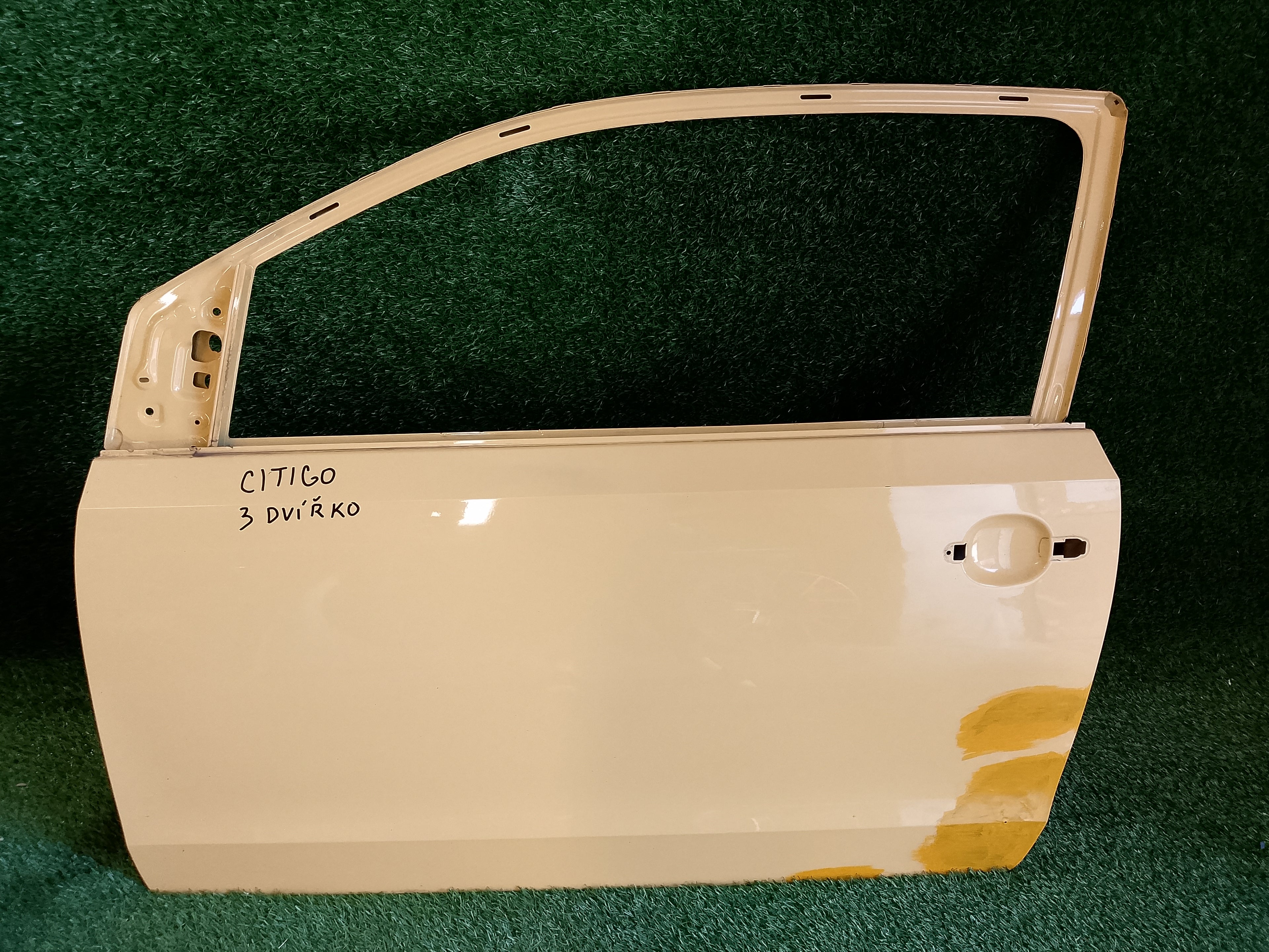 Levé dveře přední ŠKODA Citigo 1S0 3-dvéřová verze žluté