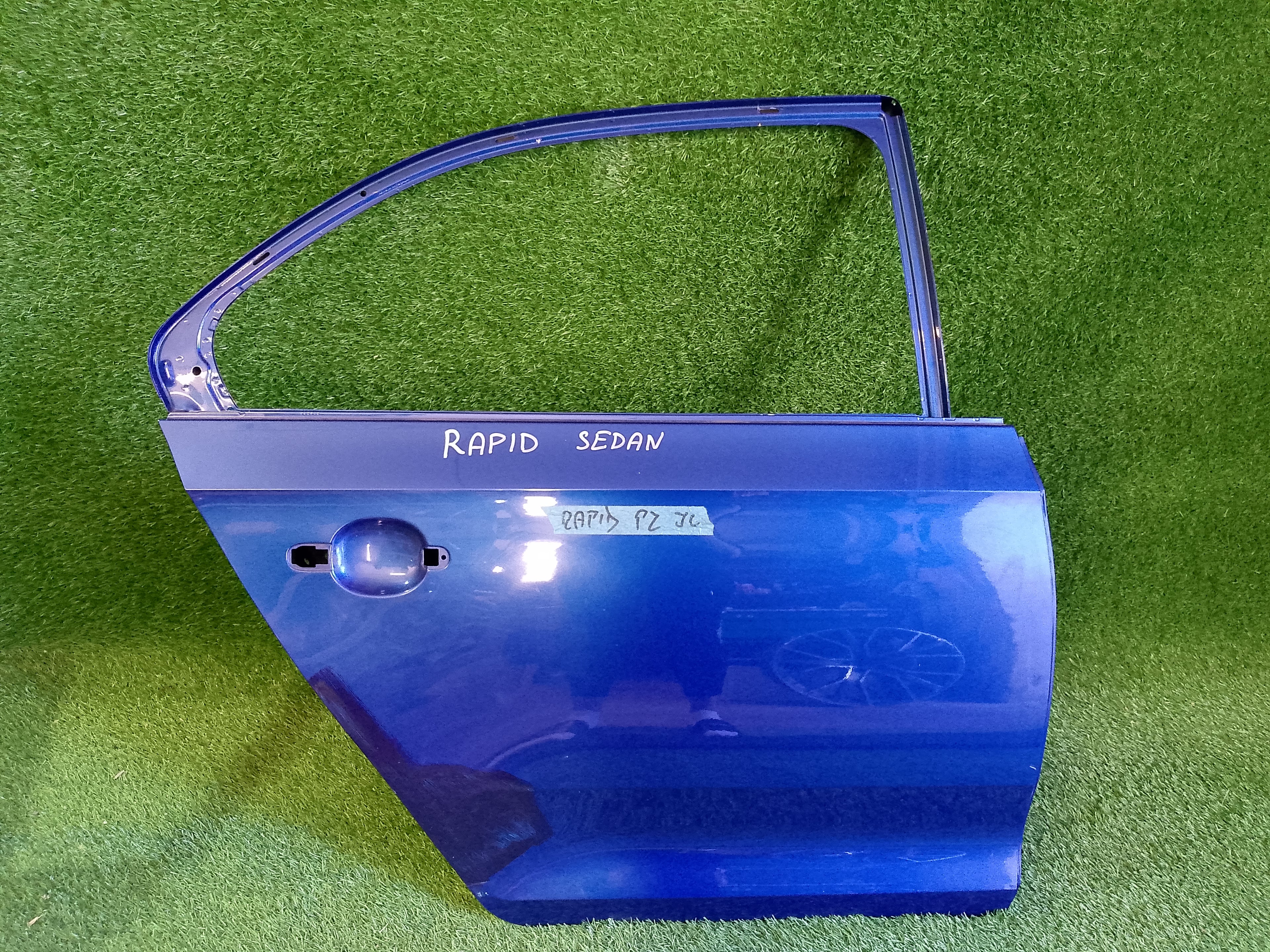 Škoda Rapid sedan pravé zadní dveře