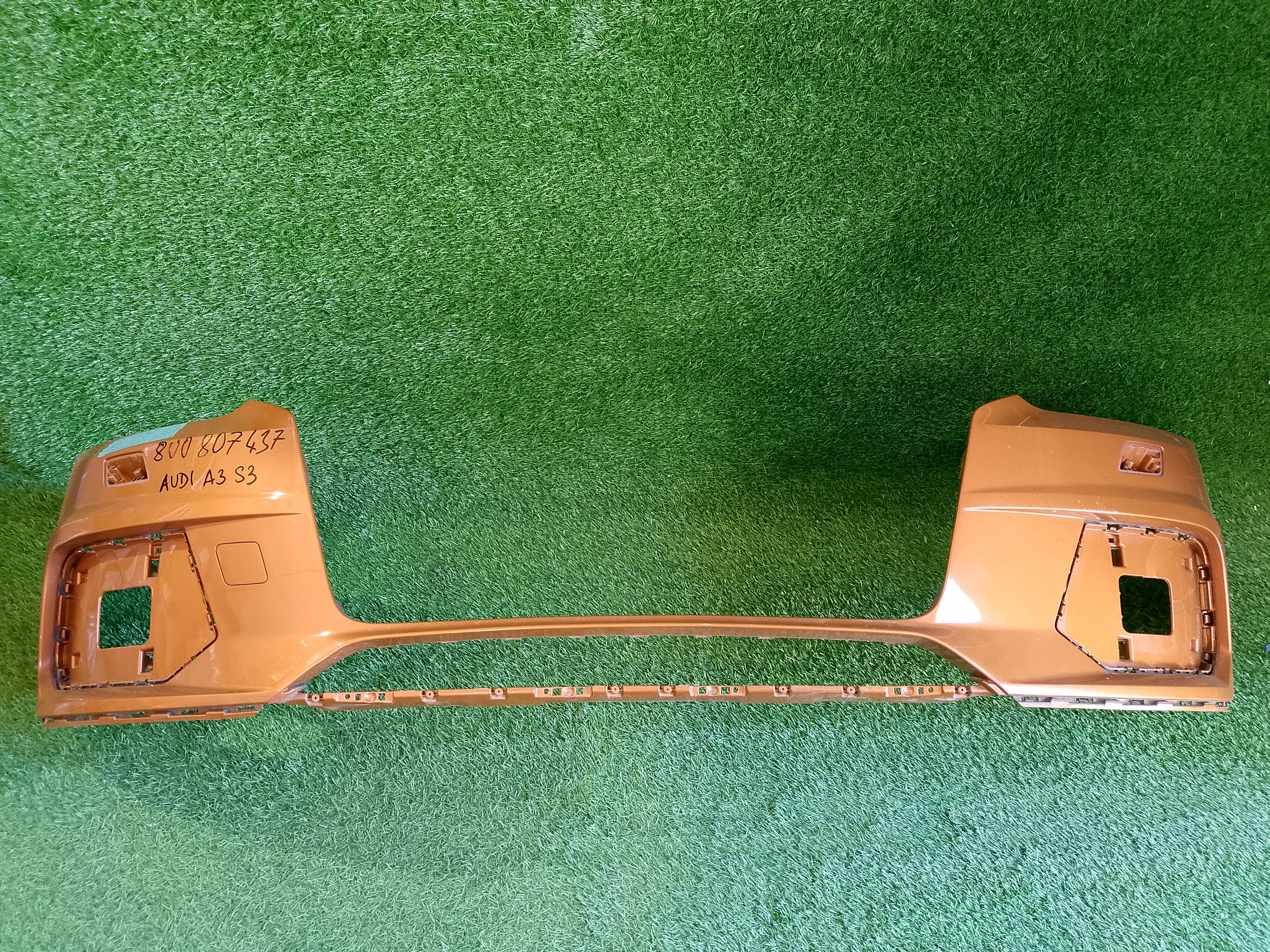 Audi A3 S3 přední nárazník 8v0807437