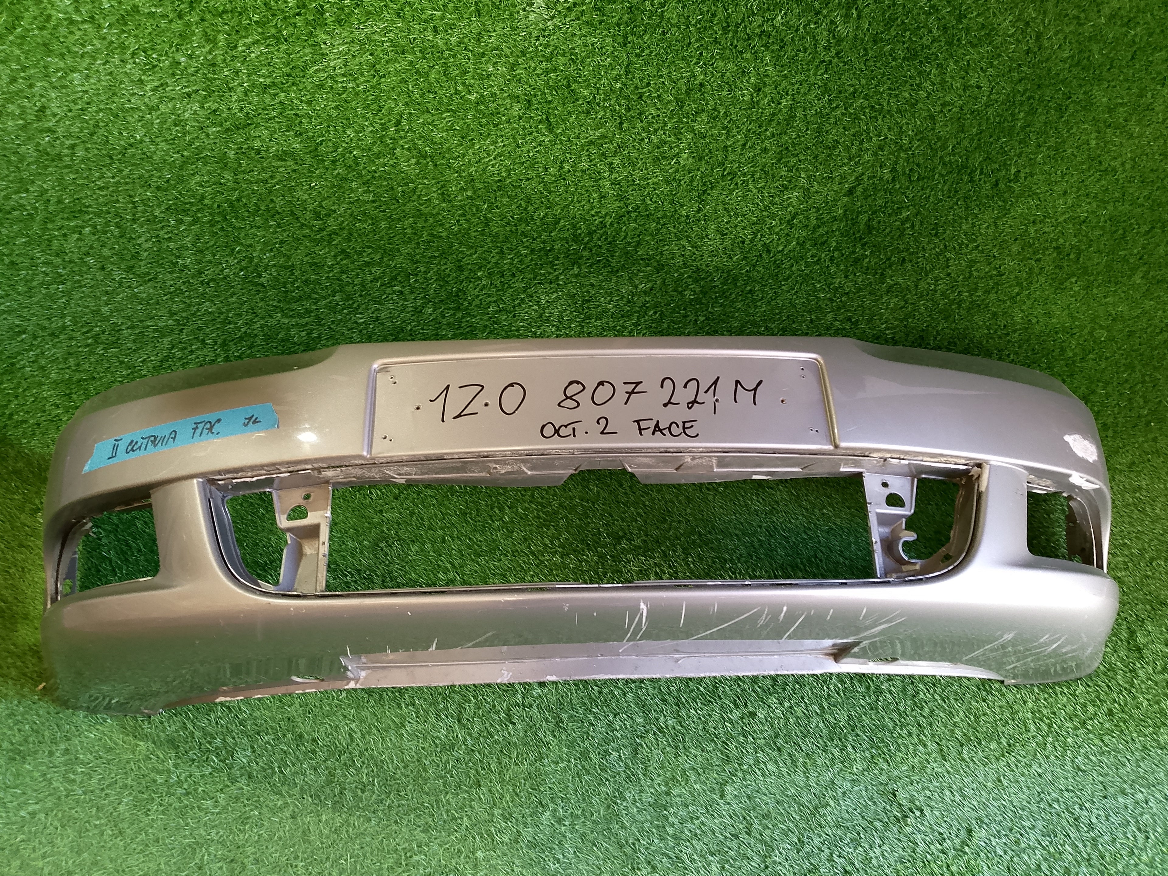 ŠKODA OCTAVIA II, 2 face přední NÁRAZNÍK 1Z0807221M