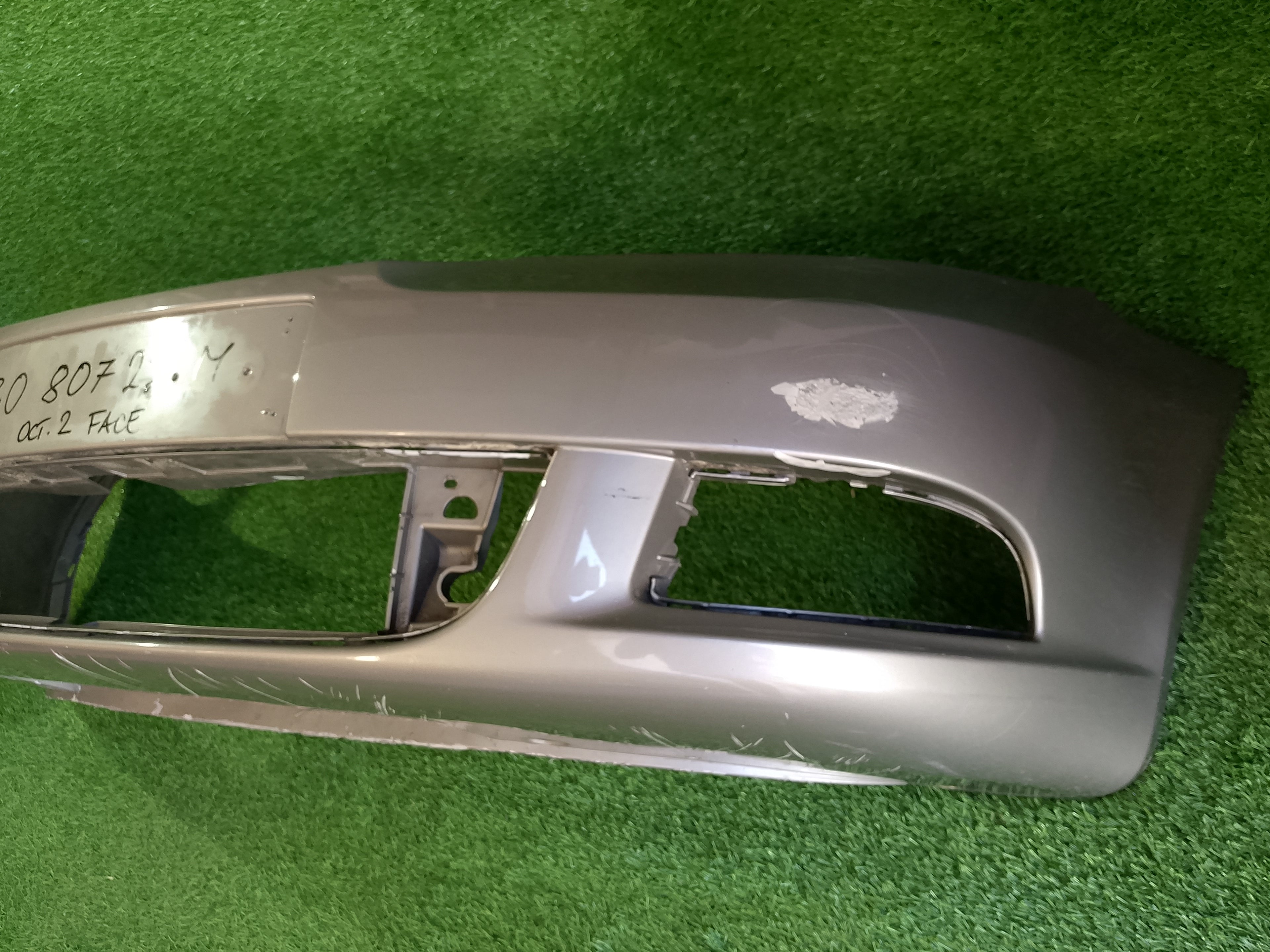 ŠKODA OCTAVIA II, 2 face přední NÁRAZNÍK 1Z0807221M