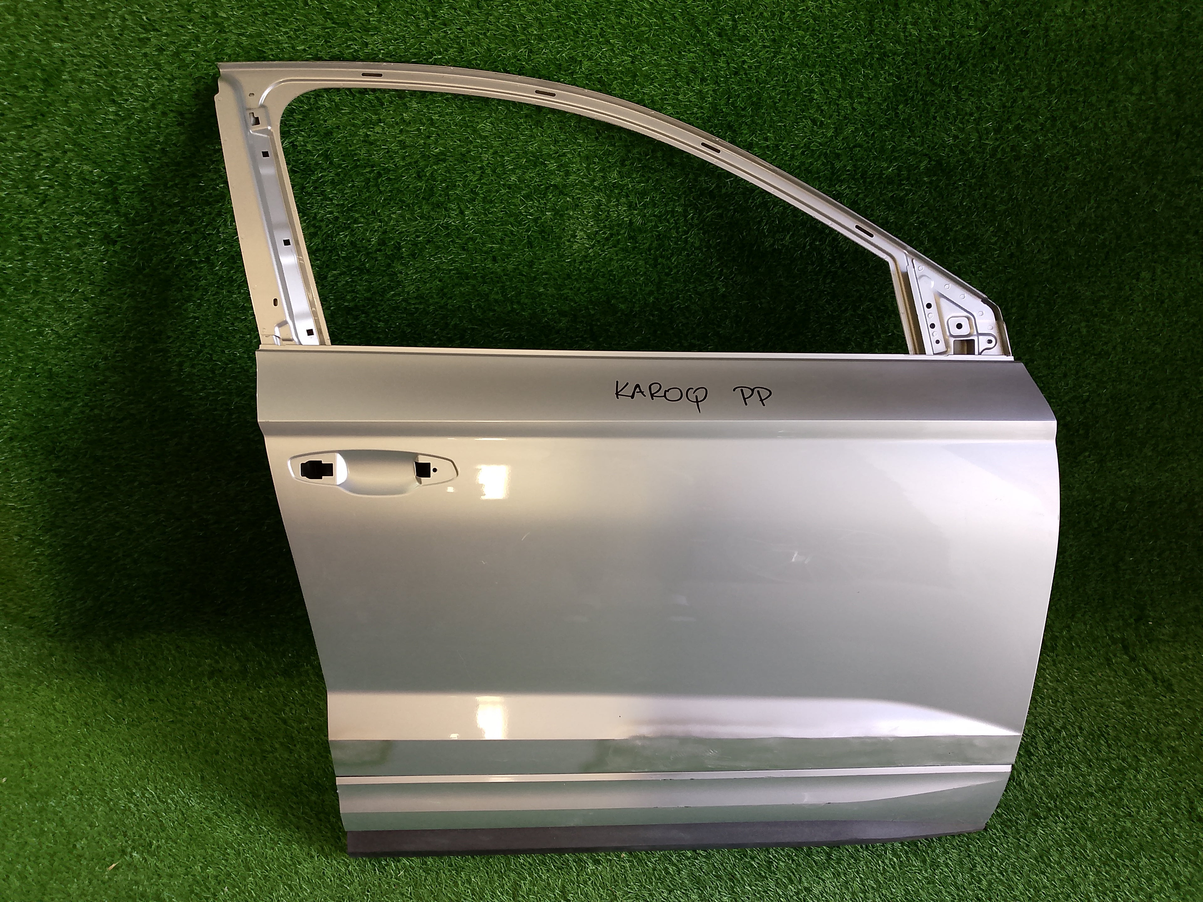 Škoda Karoq pravé přední dveře