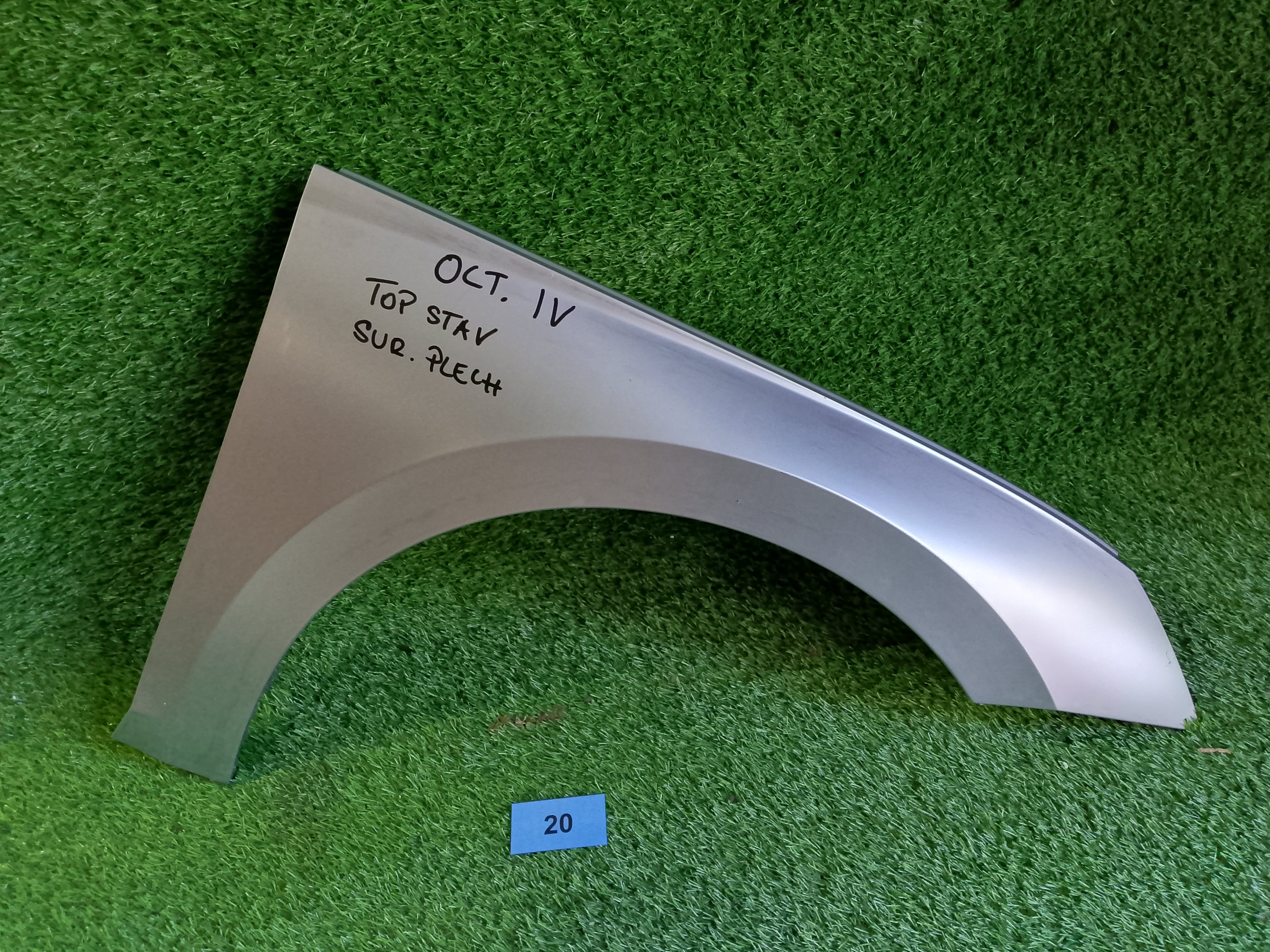 Pravý blatník Škoda Octavia IV, 4 TOP STAV surový plech