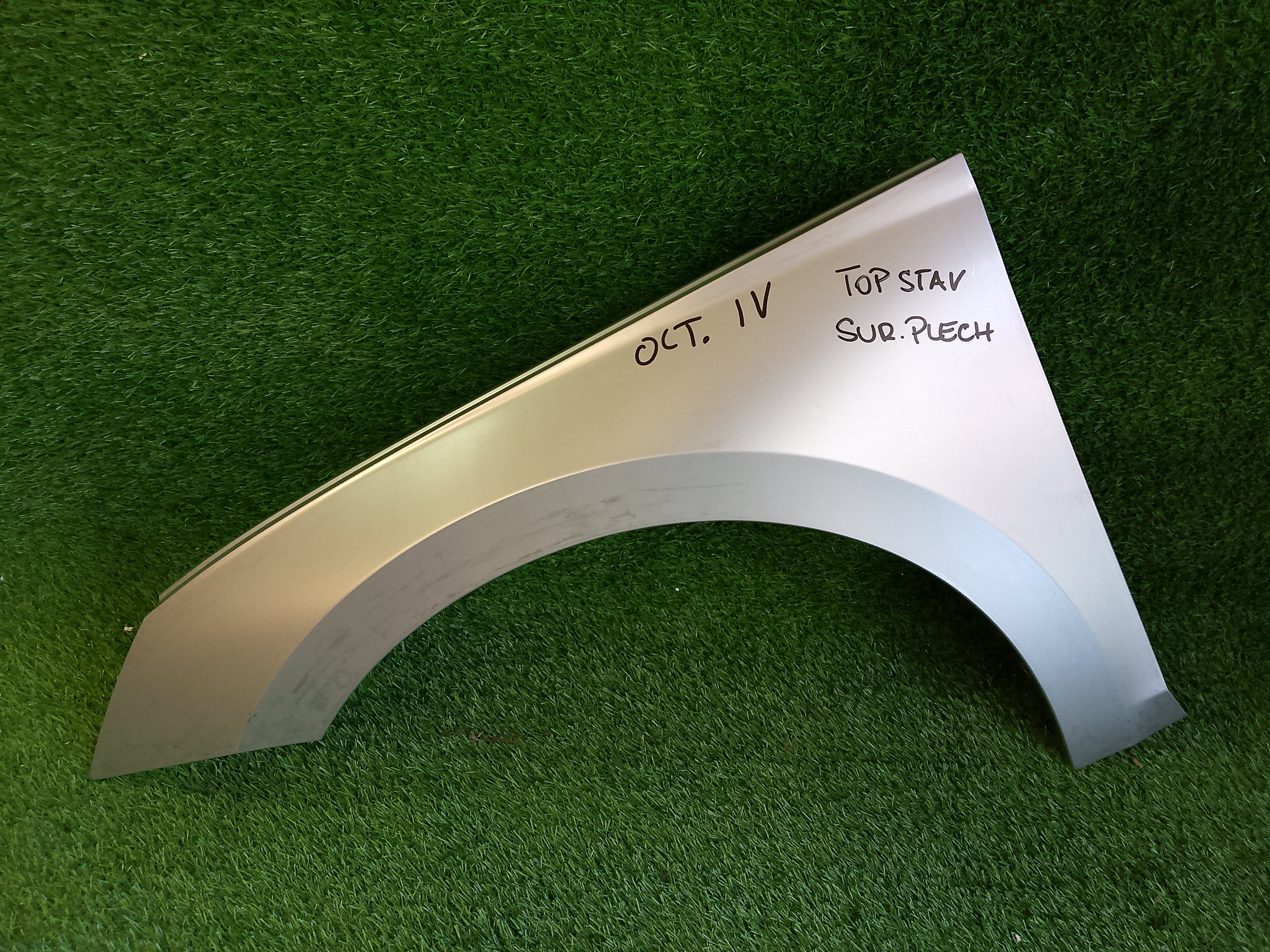 Levý blatník Škoda Octavia IV, 4 TOP STAV surový plech