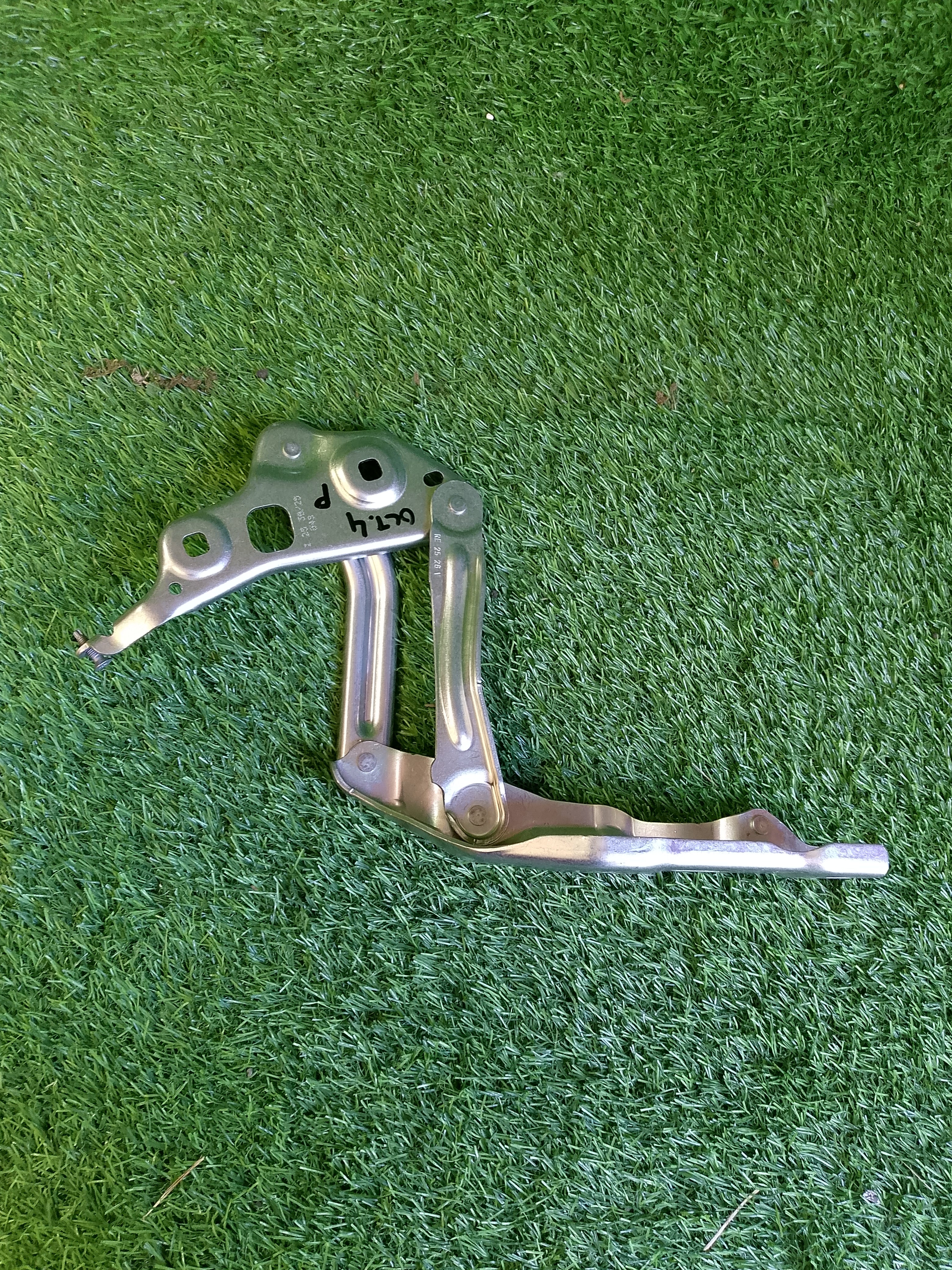 Škoda Octavia IV, 4 - pant kapoty 5E3823302 pravý