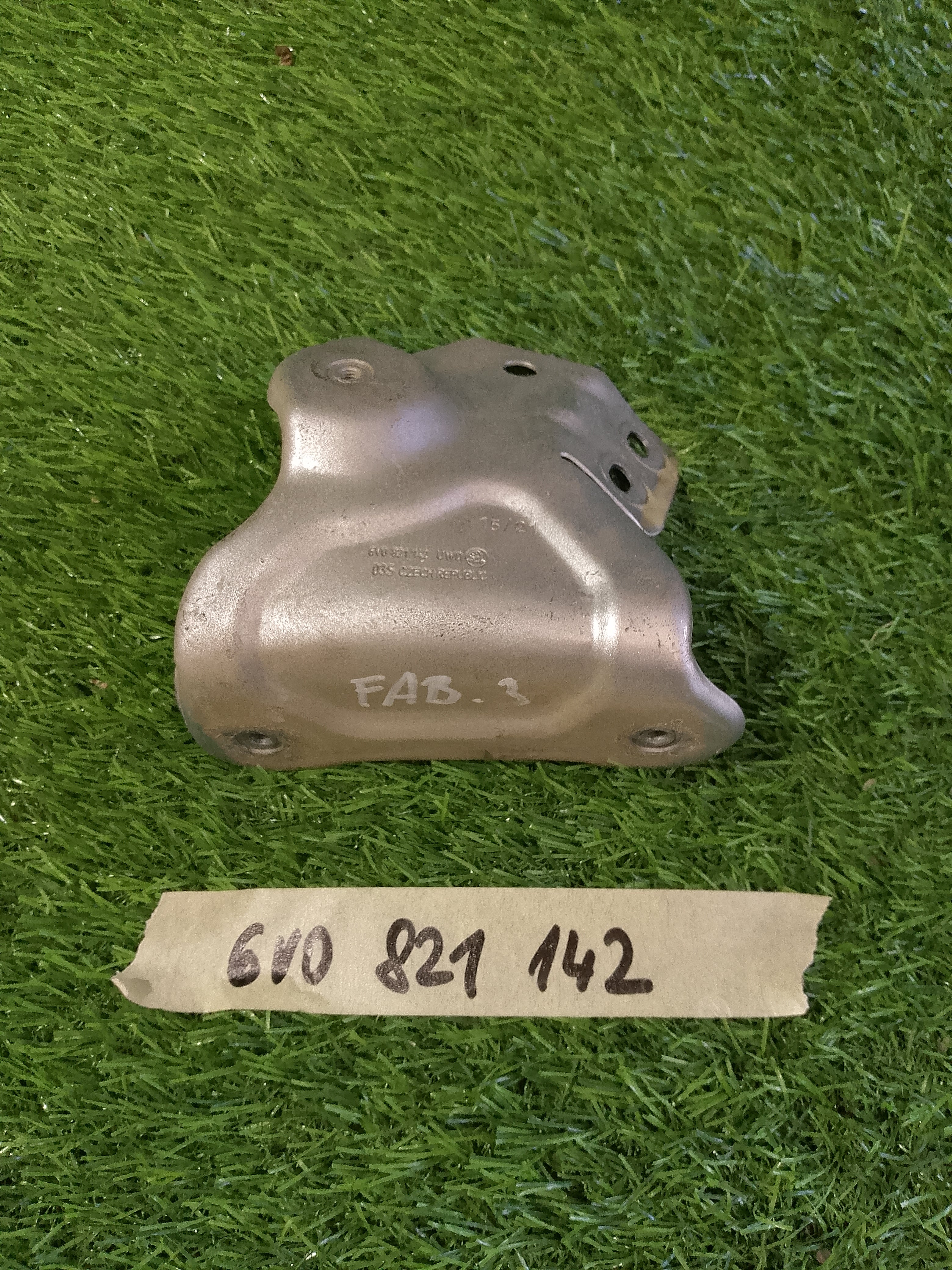 PP držák předního blatníku Fabia III, 3 - 6V0821142