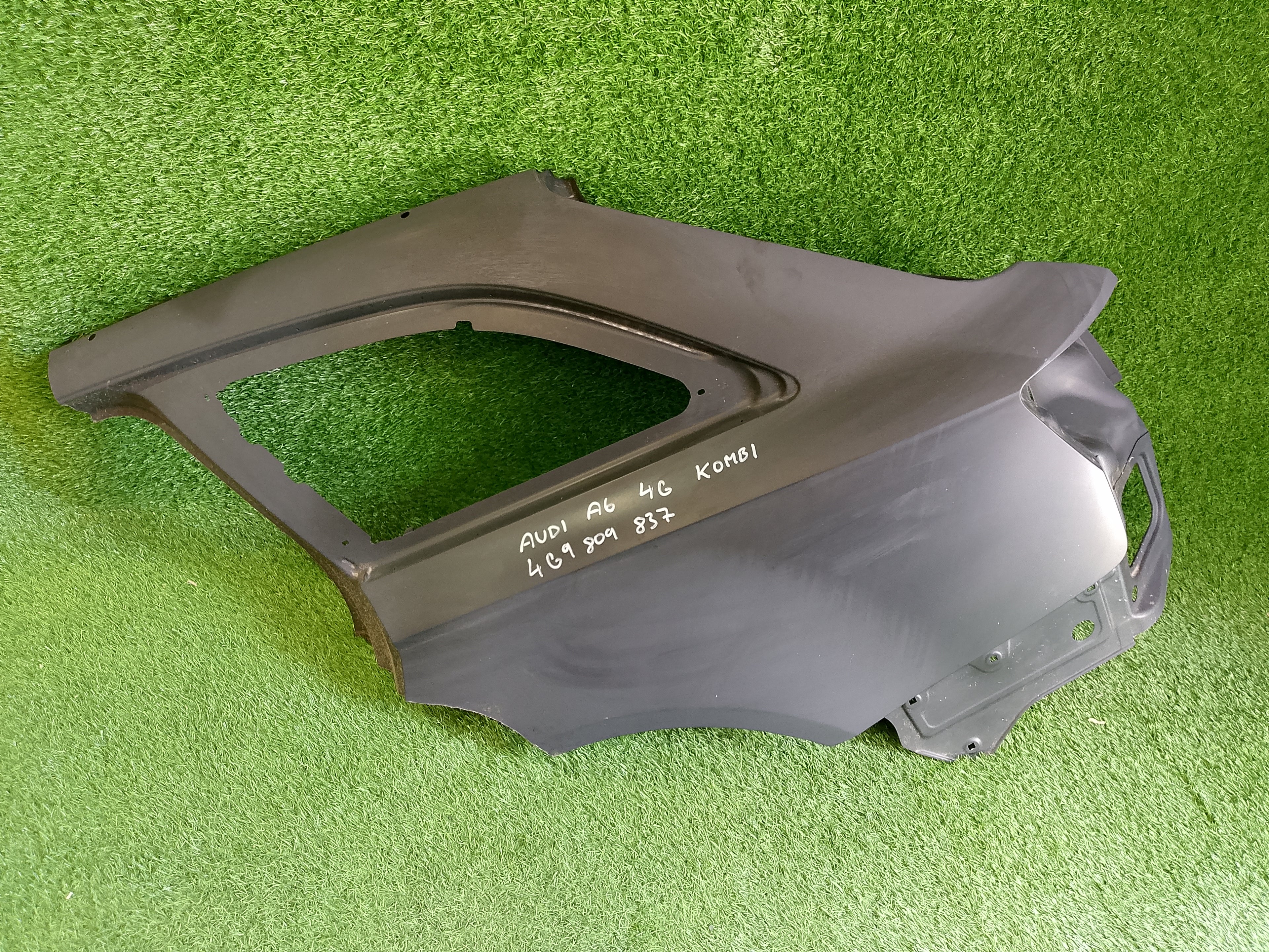 AUDI A6 4G KOMBI AVANT 2011-2018R blatník levý záď boční 4g9809837