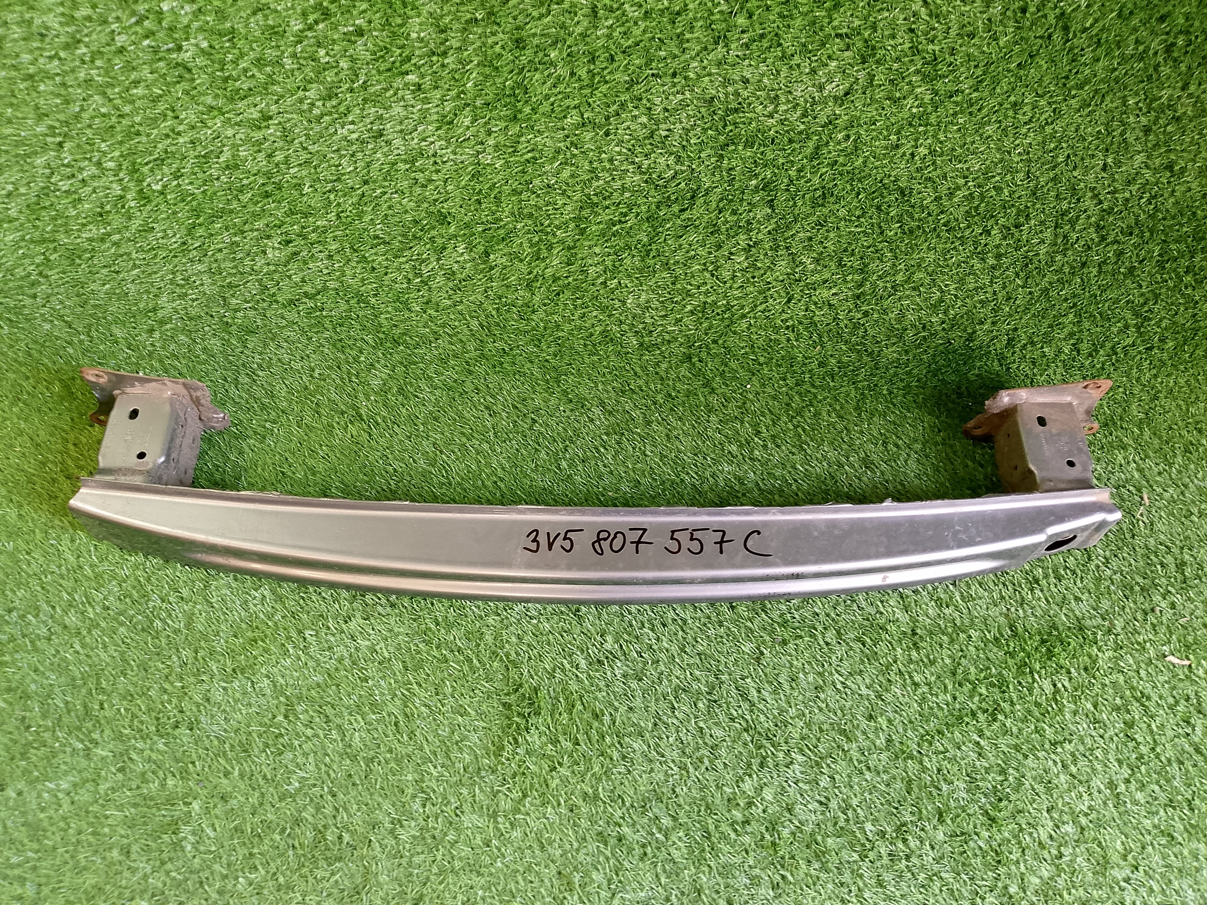 ŠKODA SUPERB III, 3 ZADNÍ VÝZTUHA 3V5807557C