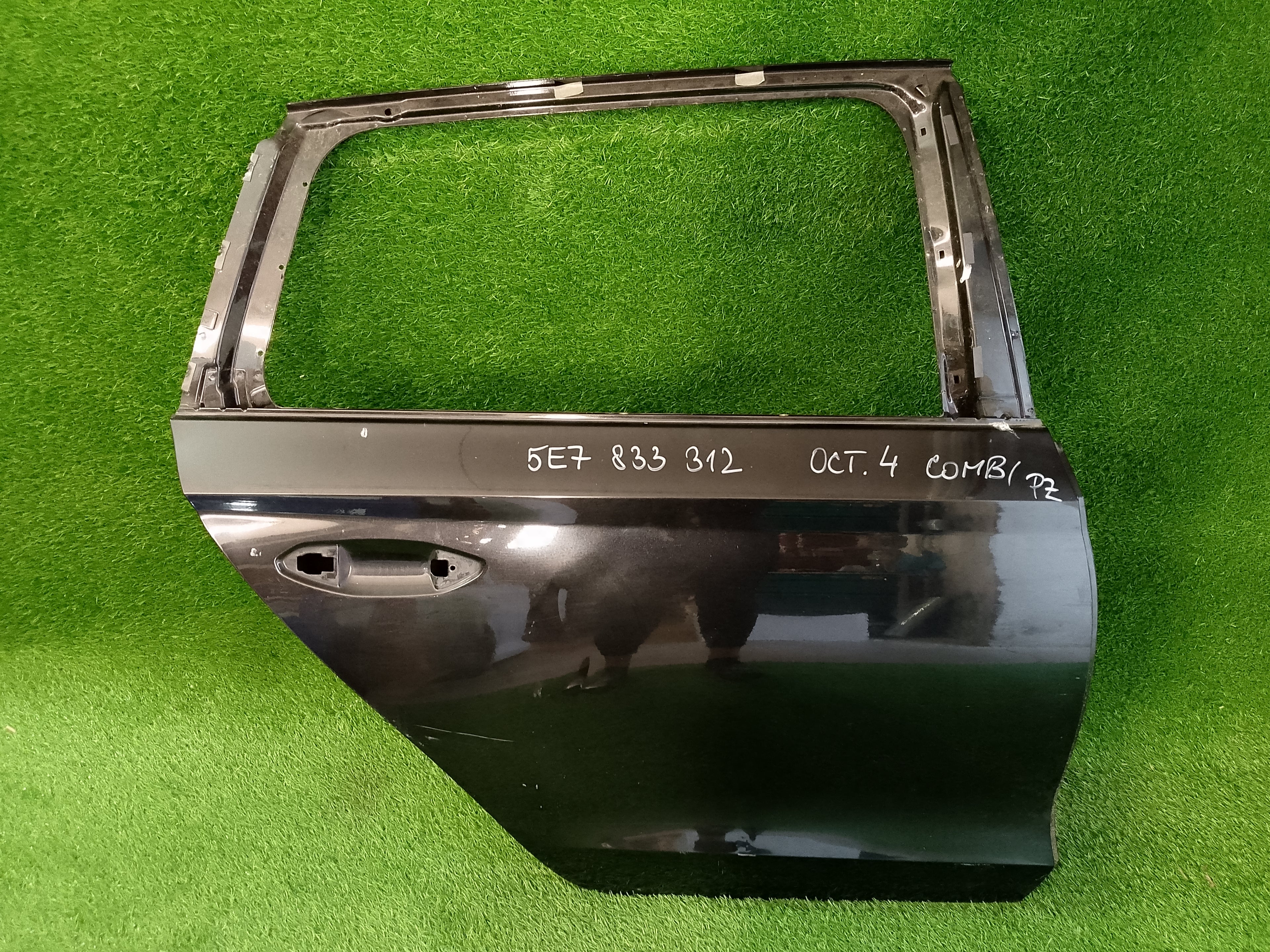 Škoda Octavia IV,4 pravé zadní dveře combi