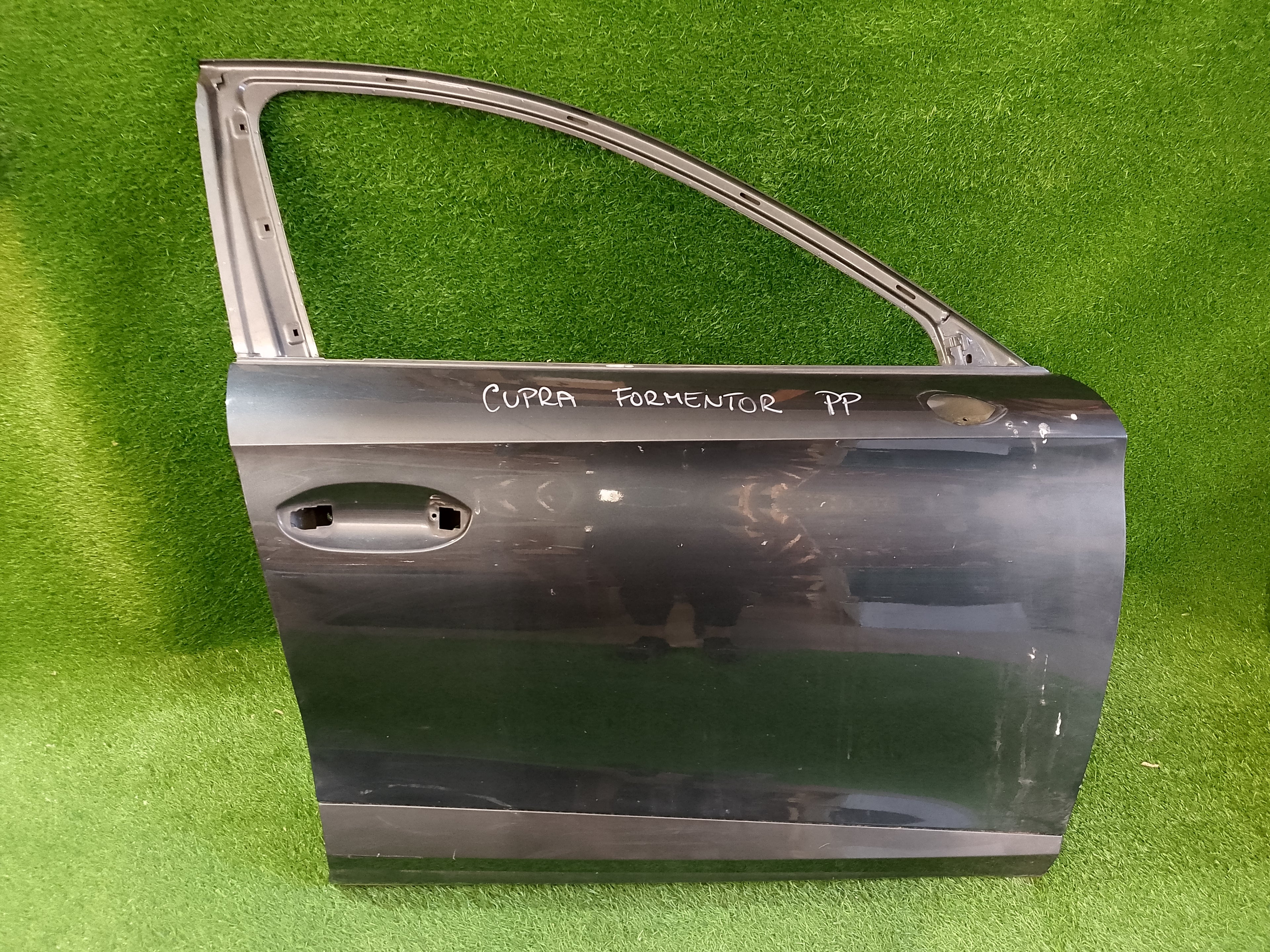 Cupra Formentor pravé přední dveře