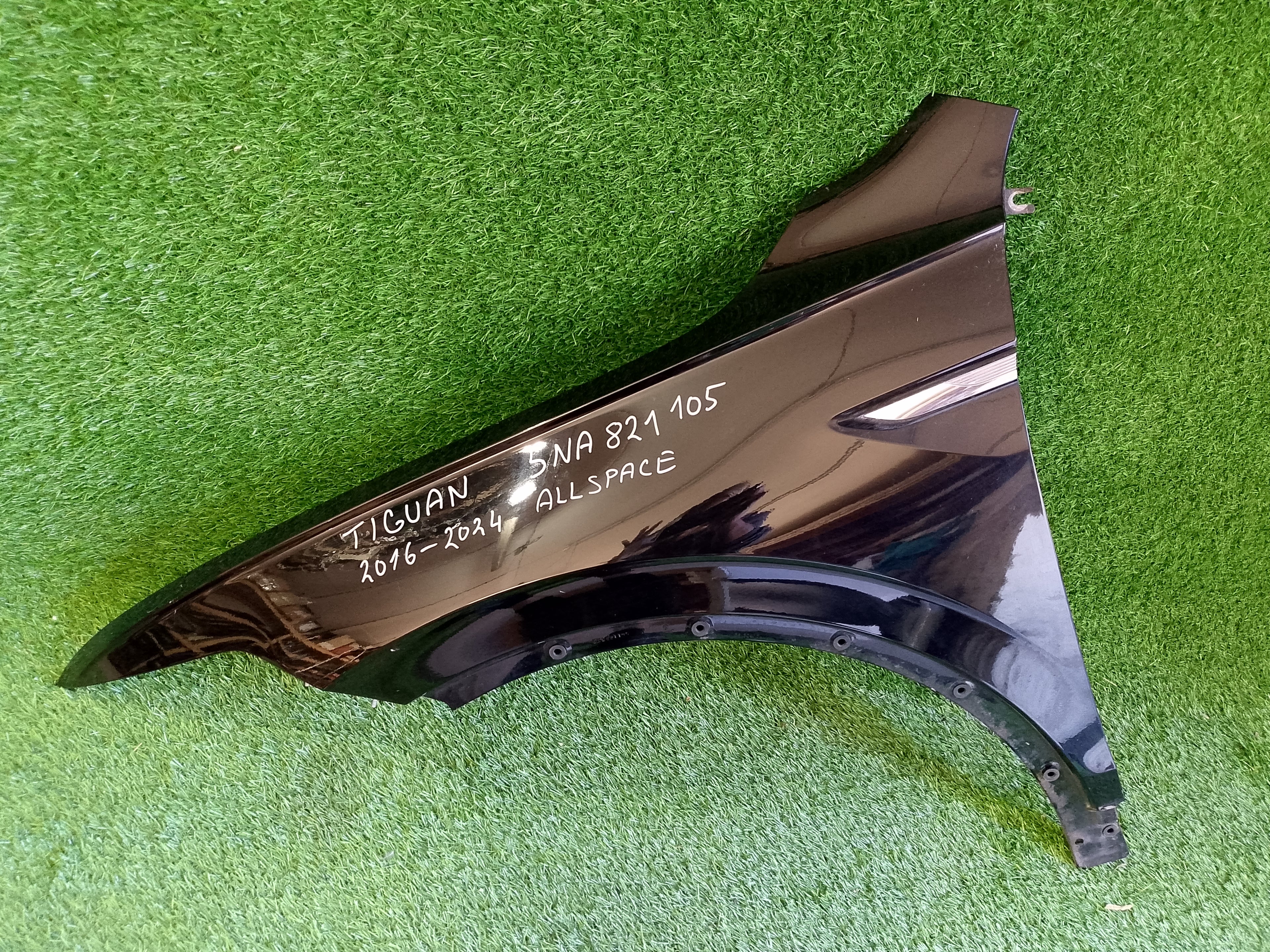 Levý blatník VW Tiguan allspace RV 2016-> 5NA821105