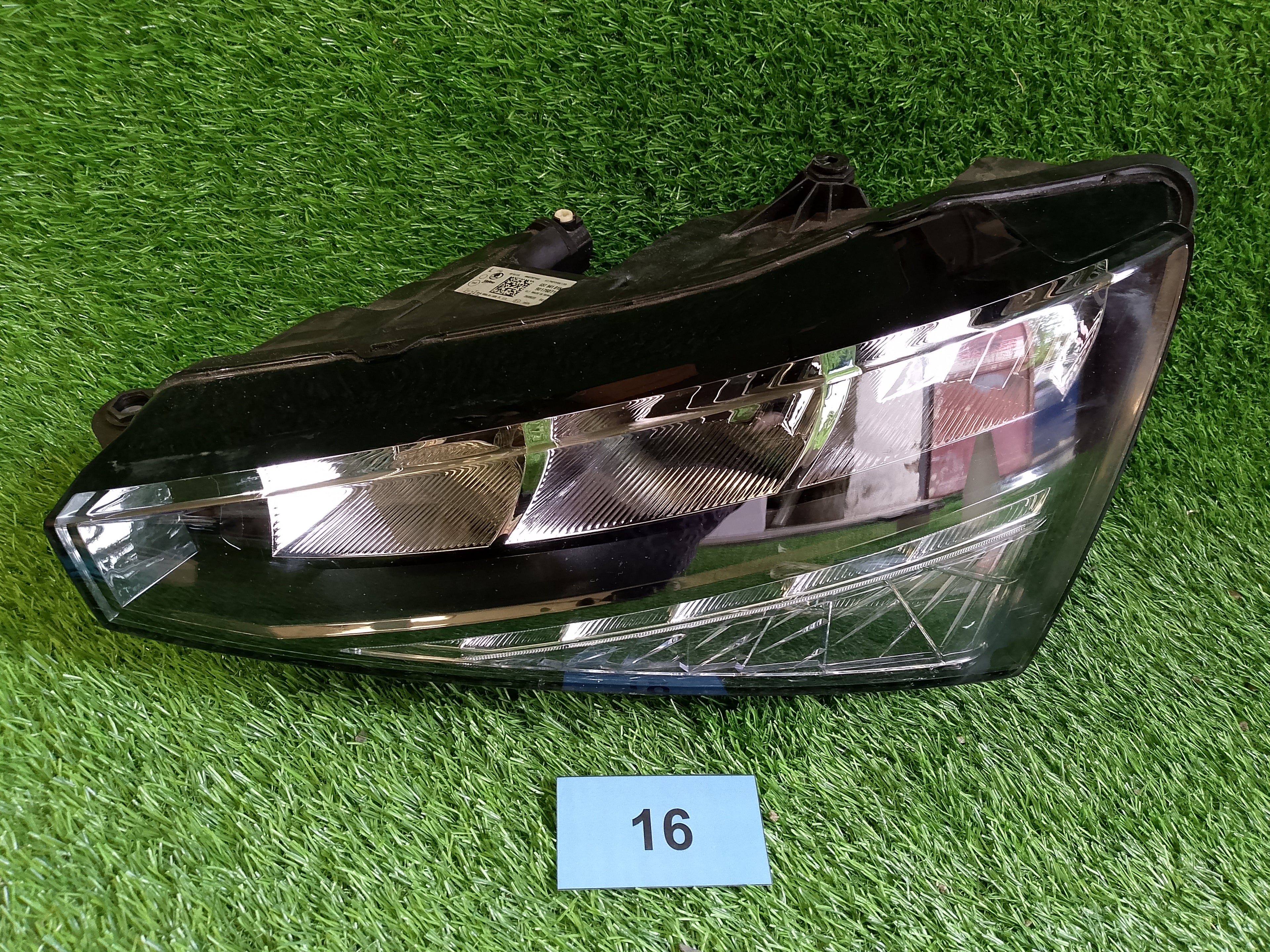 Přední levé světlo Škoda Scala 657941015