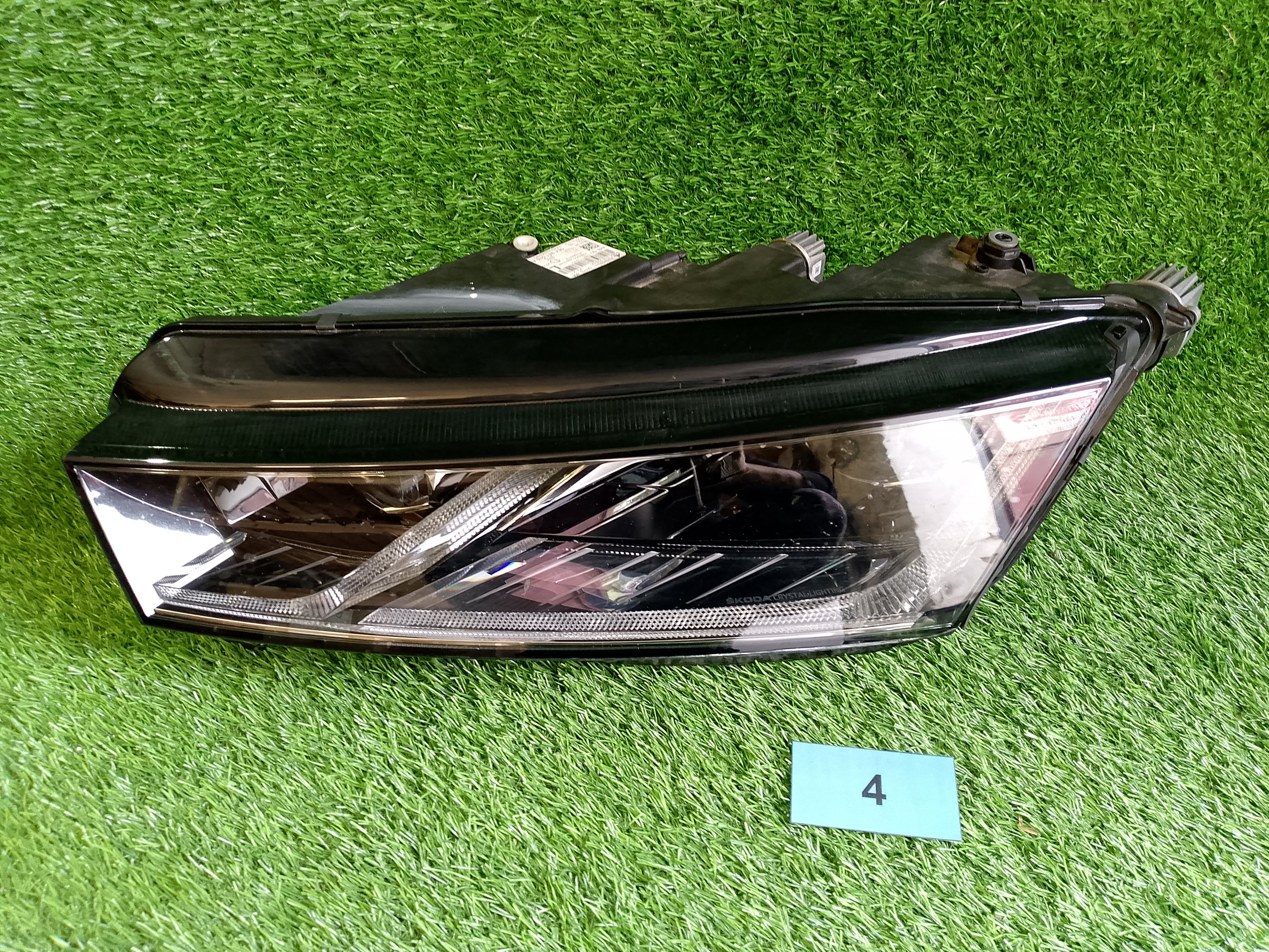 ŠKODA OCTAVIA IV, 4 PŘEDNÍ LEVÉ SVĚTLO 5E4941015A