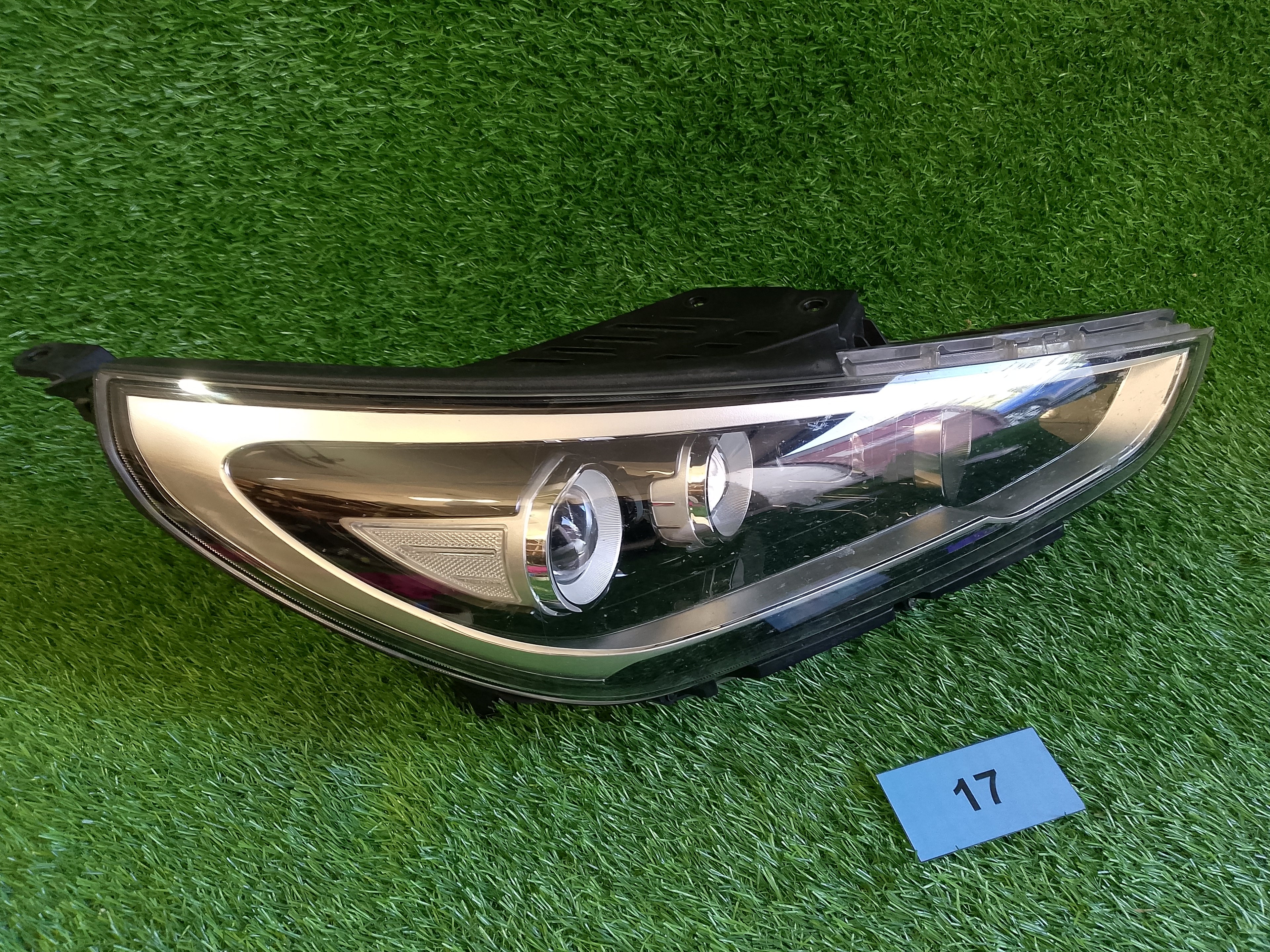 Pravé přední světlo Hyundai i30 92102g4100