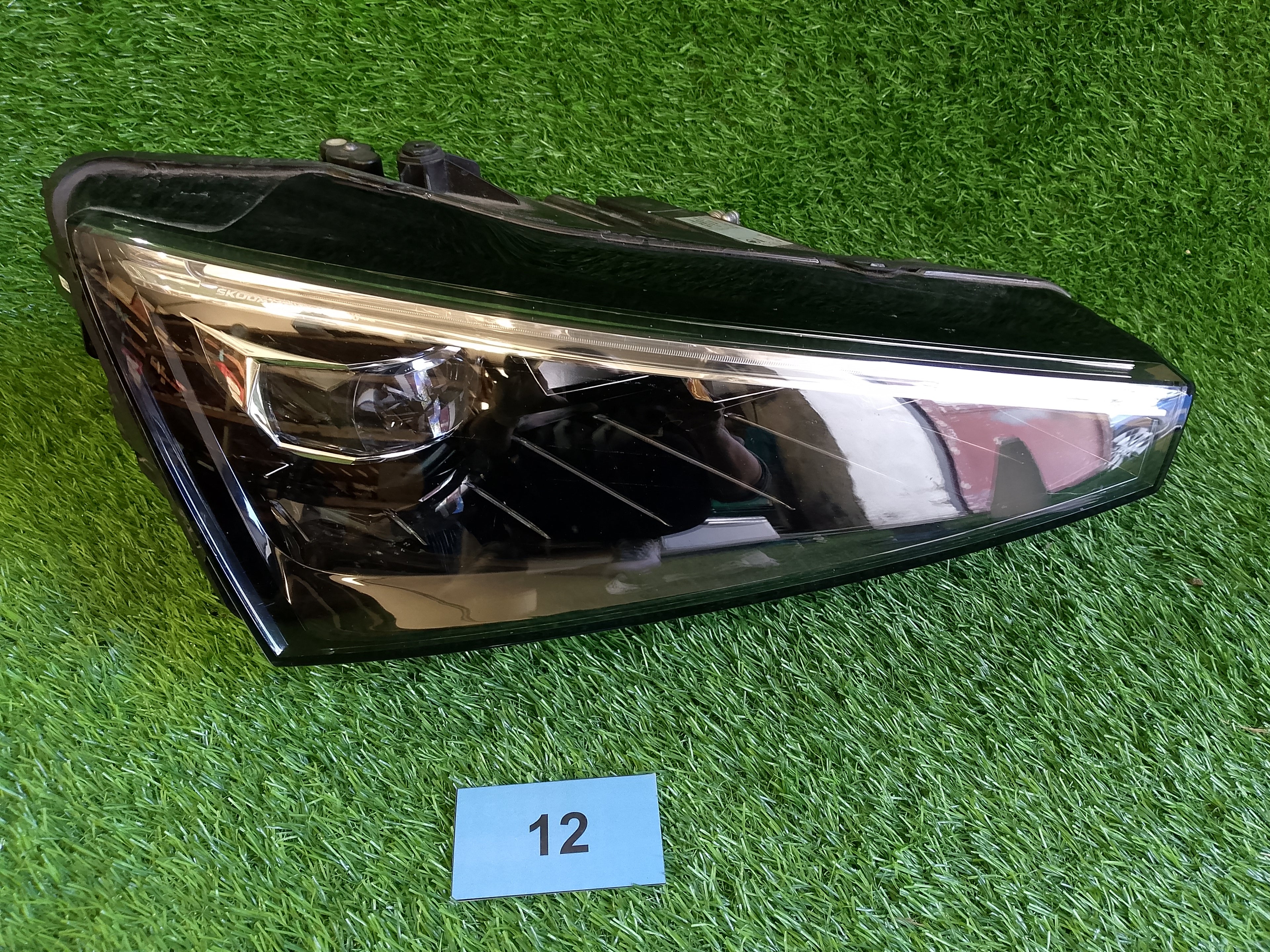 Škoda Scala pravé přední světlo 657941016c - opravované