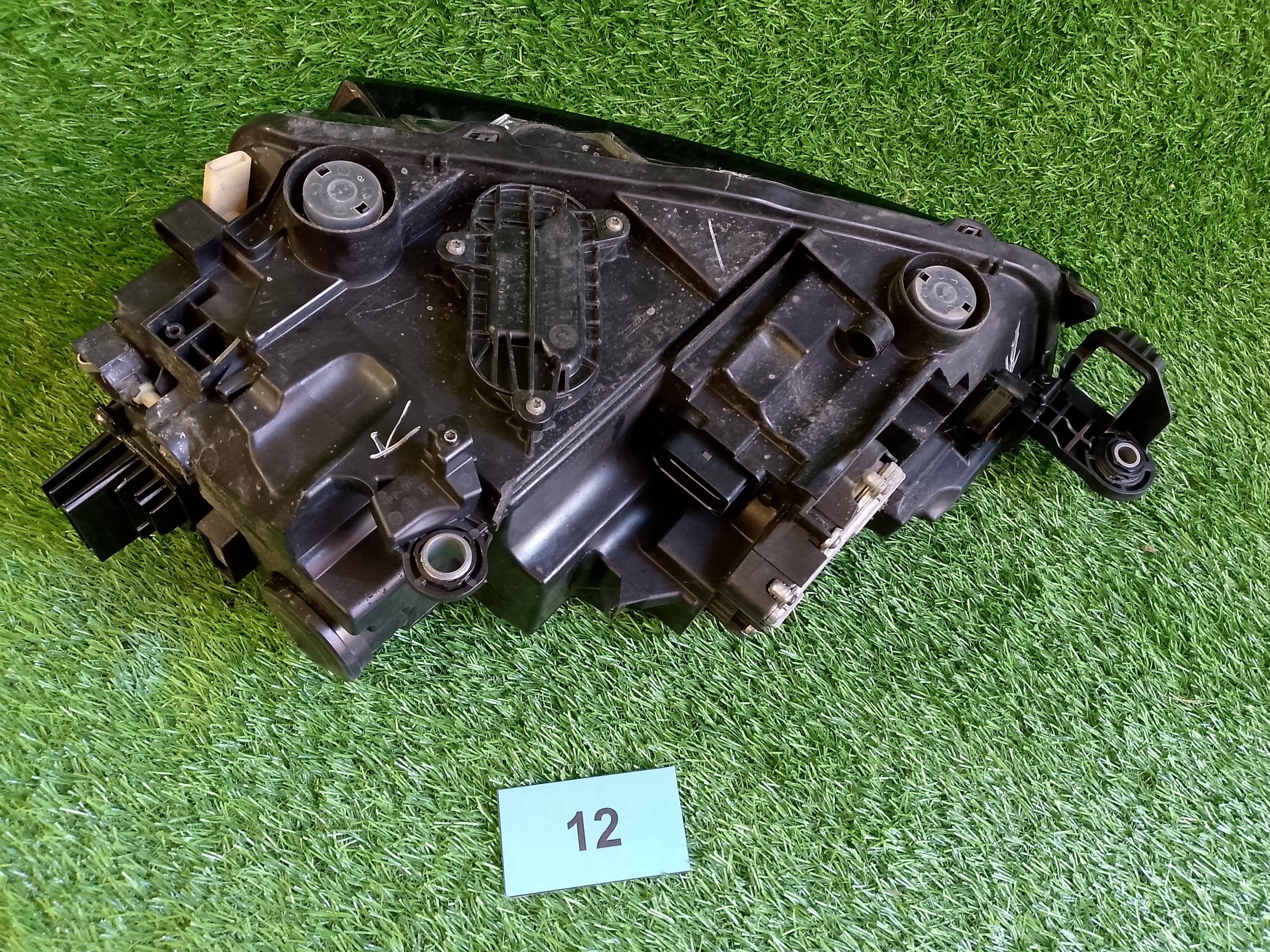 Škoda Scala pravé přední světlo 657941016c - opravované