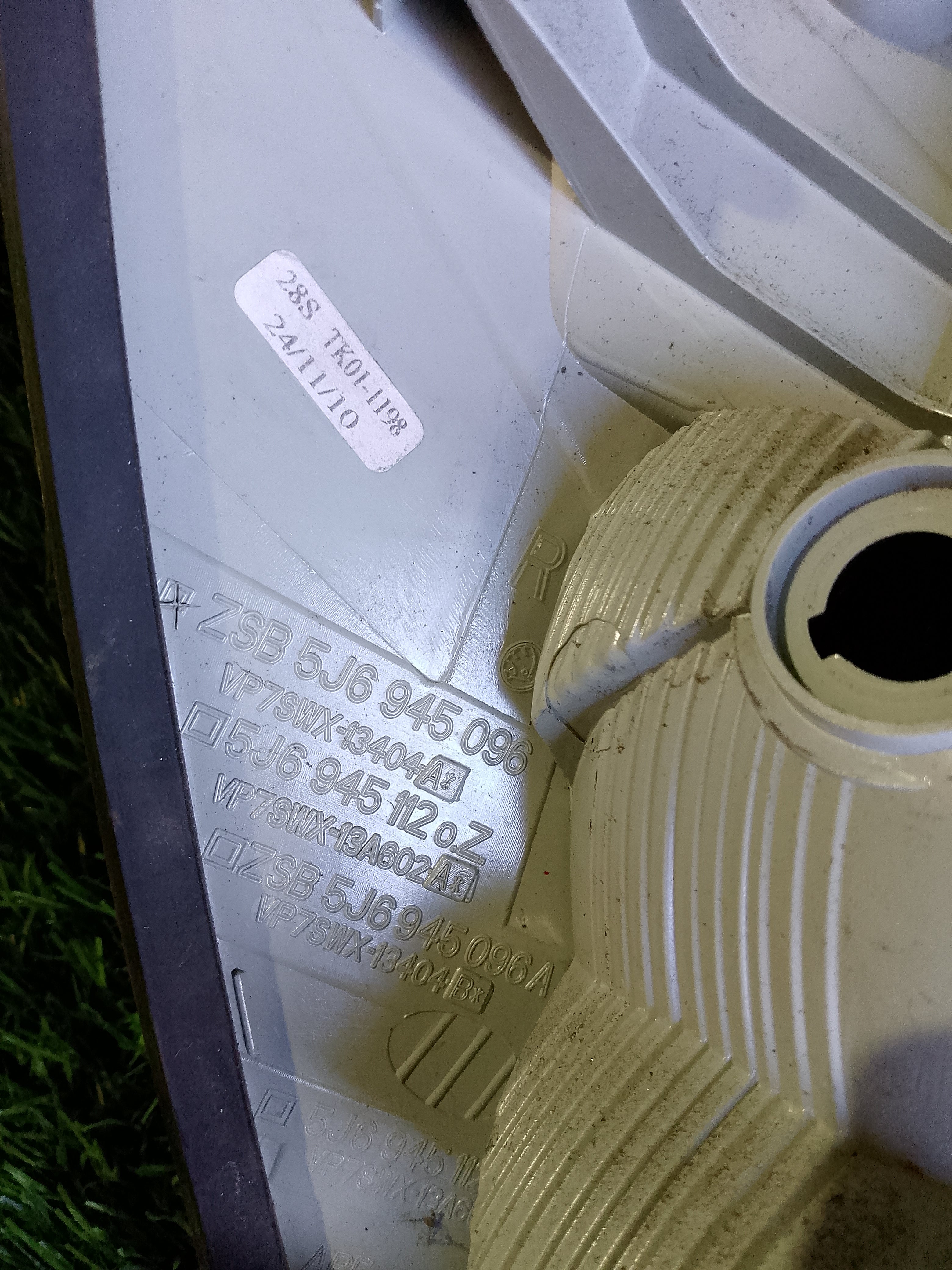 Škoda Fabia II, 2 pravé zadní světlo 5J6945096