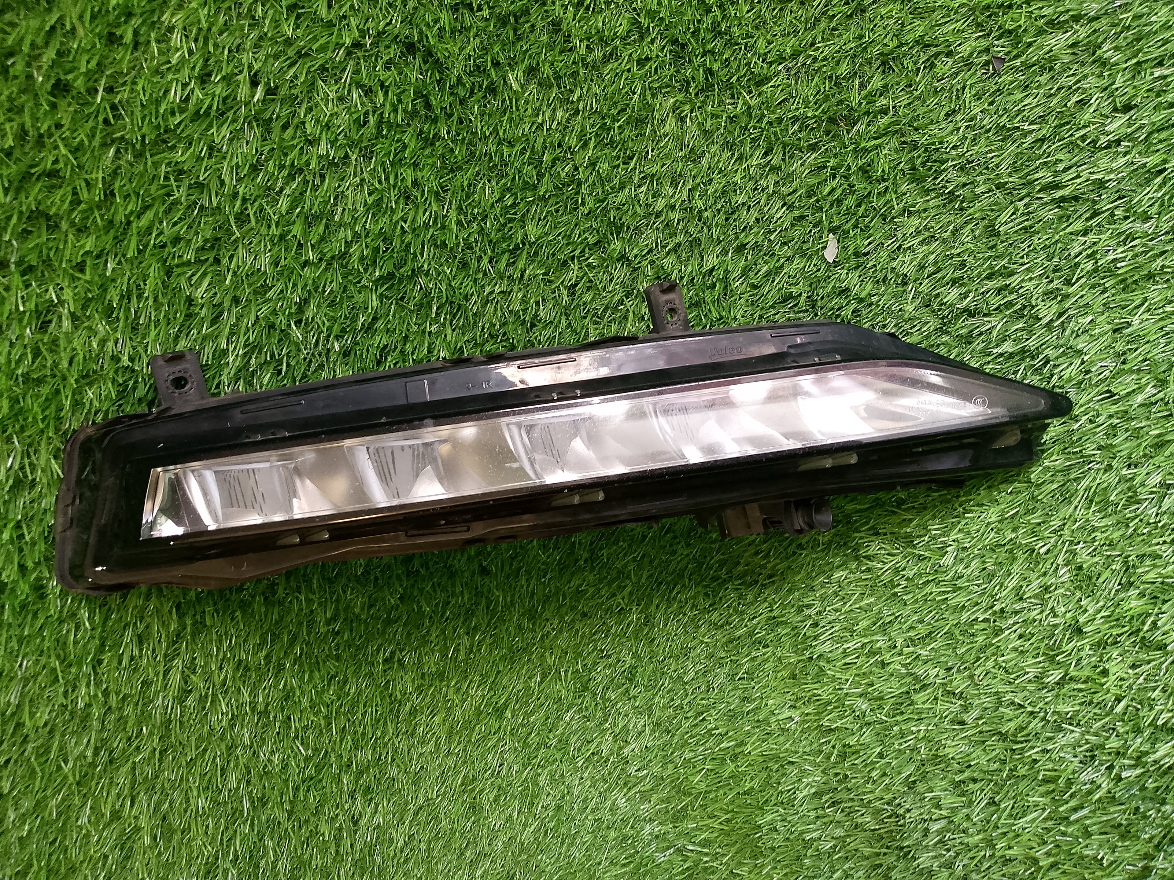 Mlhovka pravá Škoda Superb III, 3 face 3V0941700B