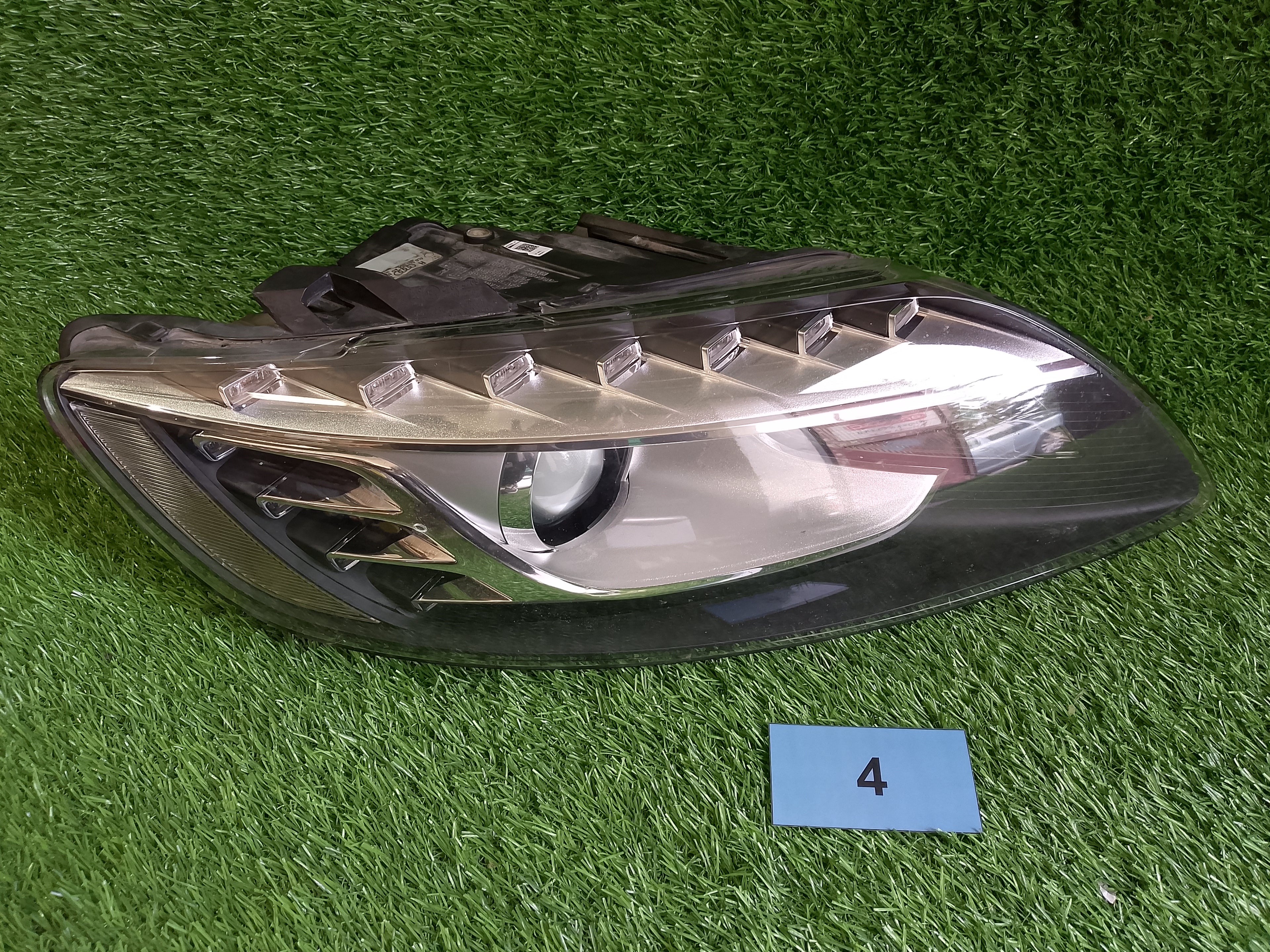 Audi Q7 2010-15 pravé přední světlo 4L0941004AD