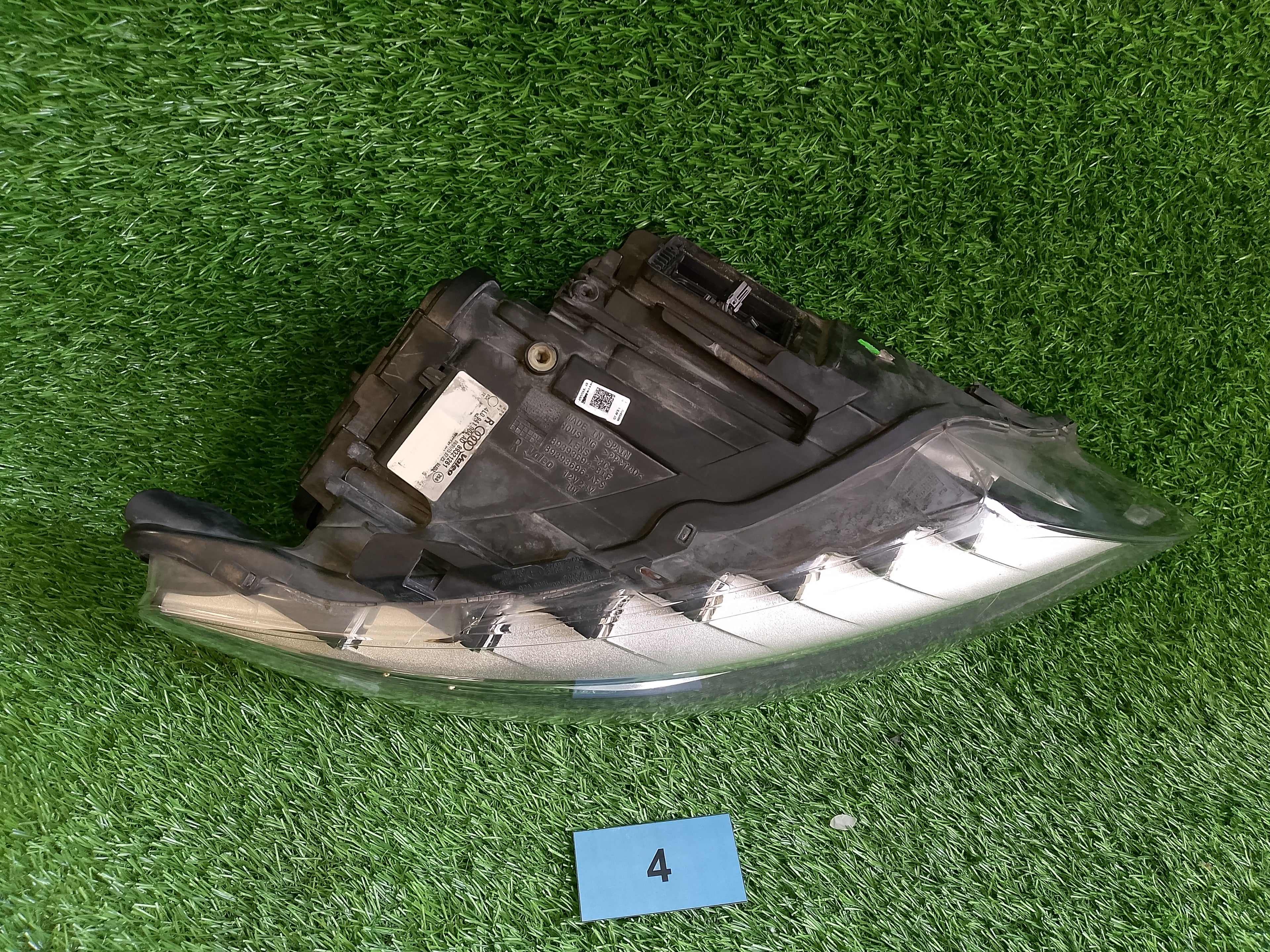 Audi Q7 2010-15 pravé přední světlo 4L0941004AD