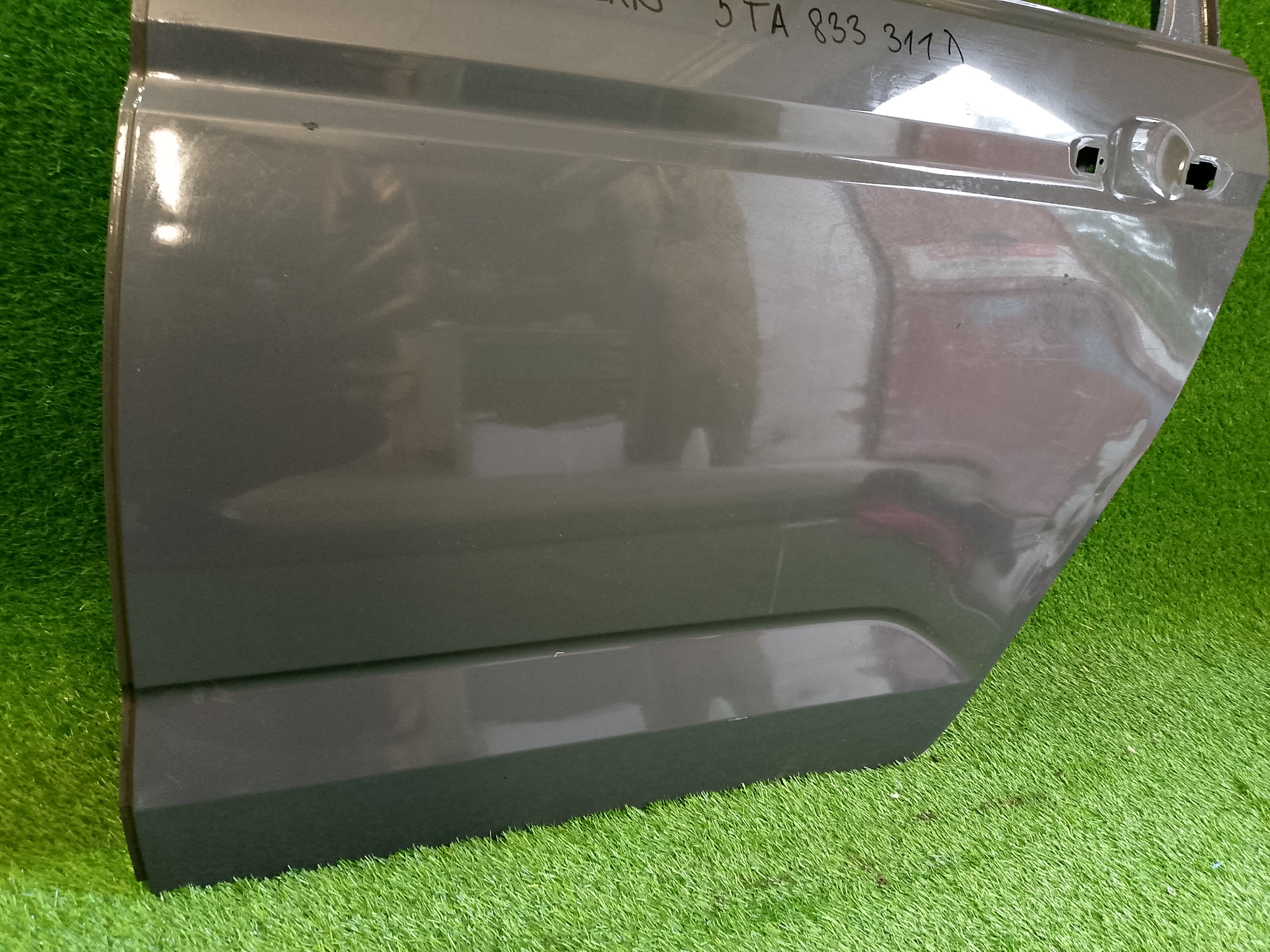 VW Touran levé zadní dveře 5TA833311D