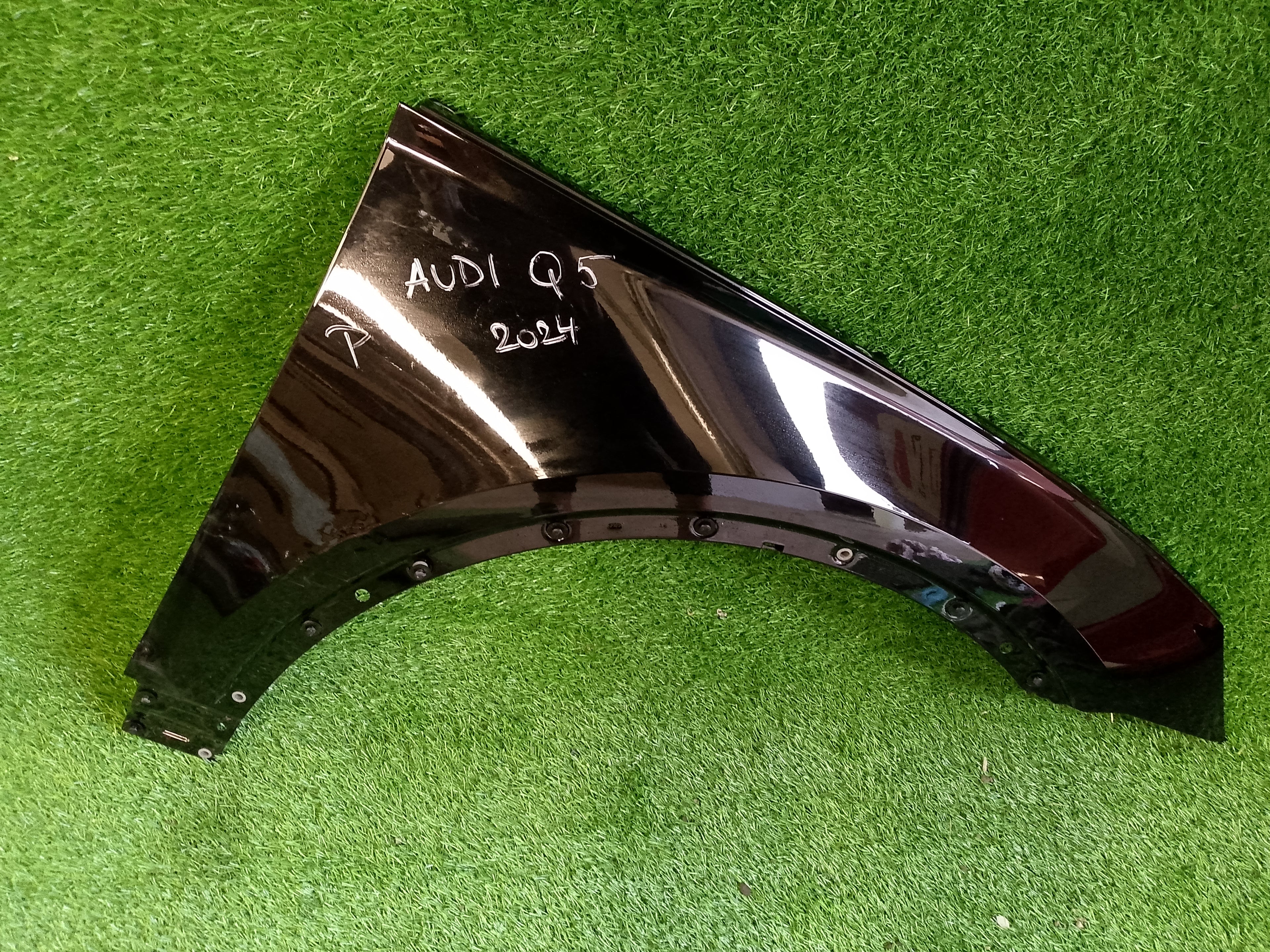 Pravý blatník Audi Q5 2024