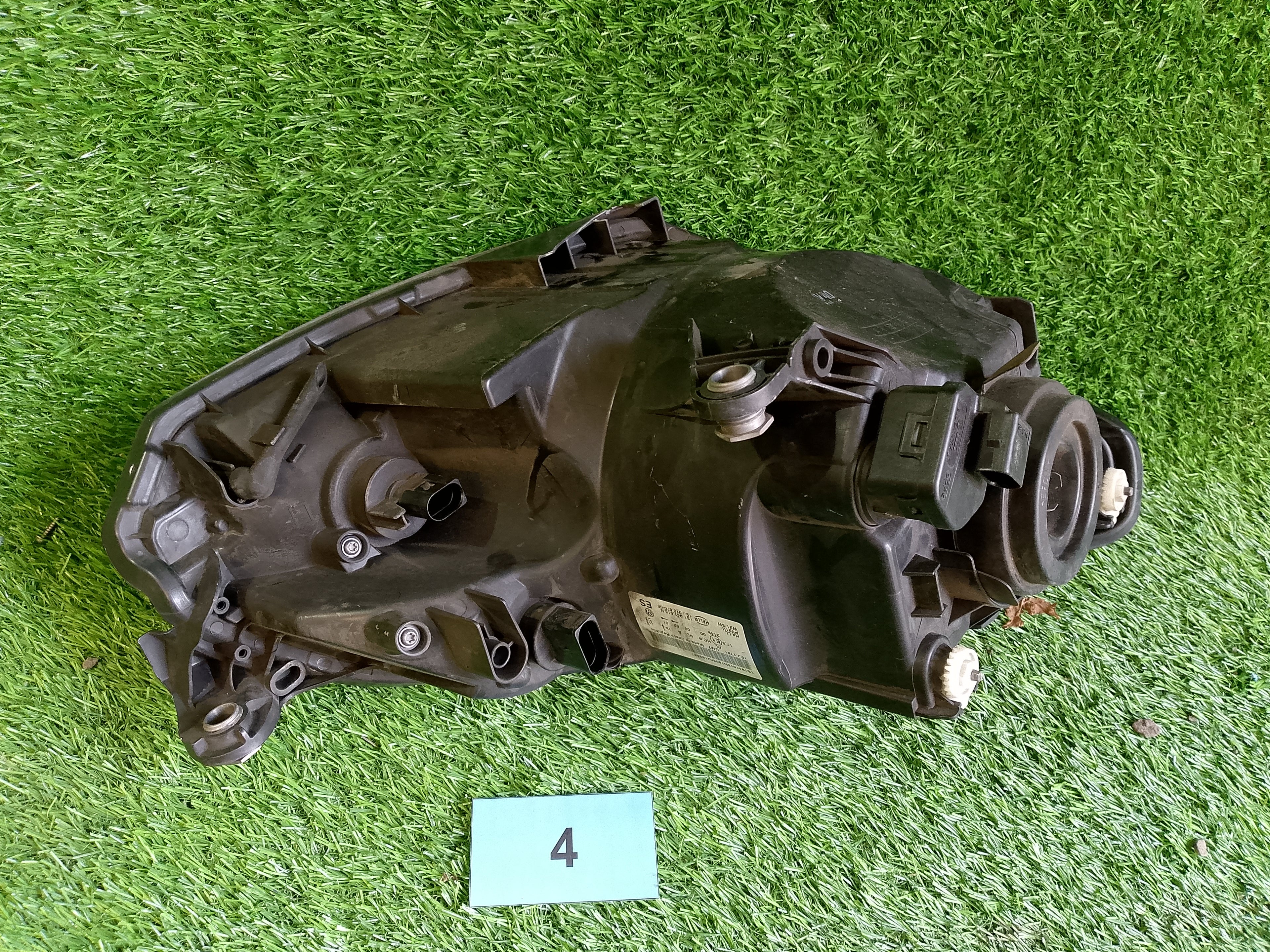 VW UP levé světlo halogenové 1s1941015n