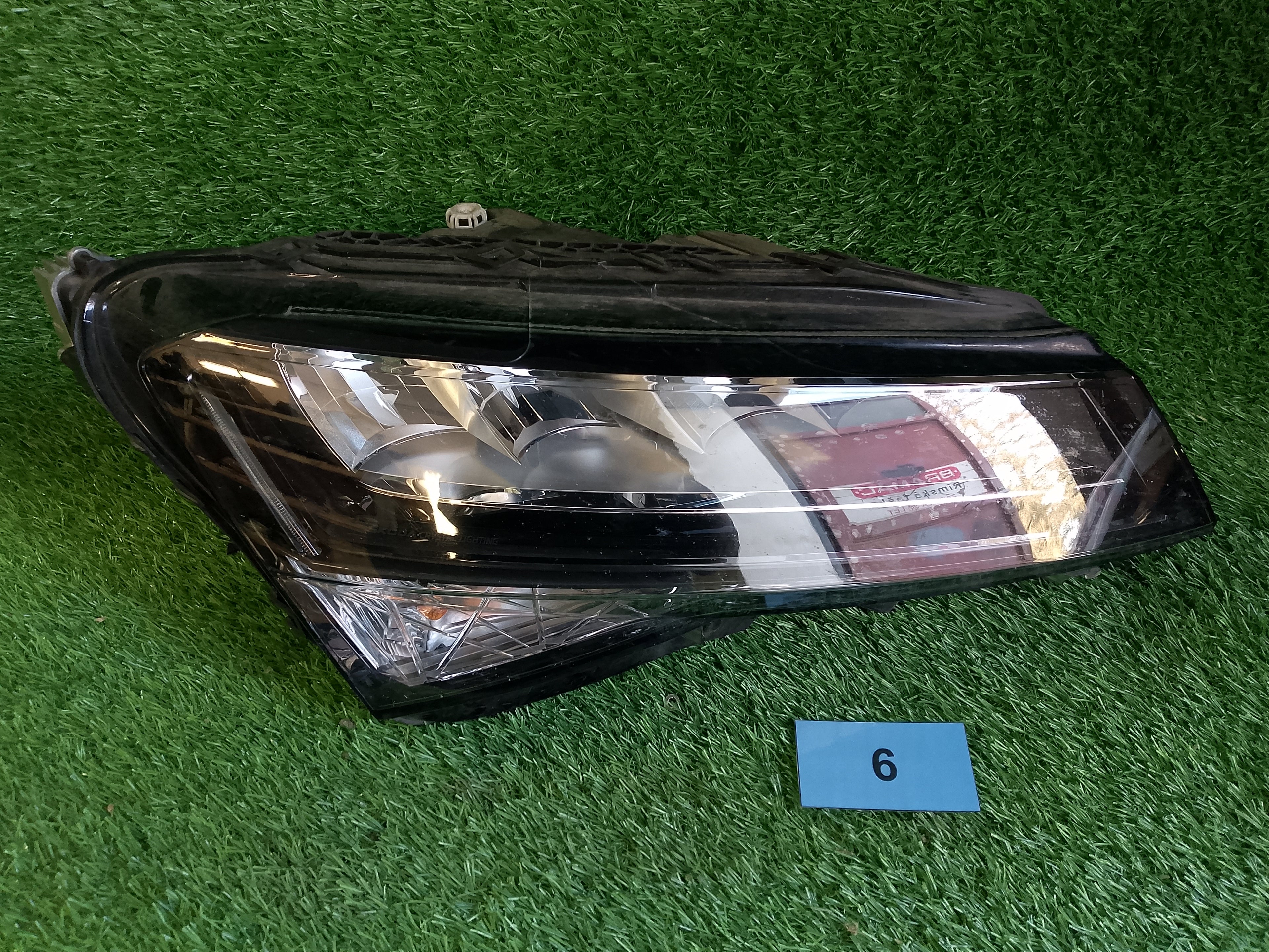 Pravé přední světlo Škoda Superb III, 3 LED 3V1941016C
