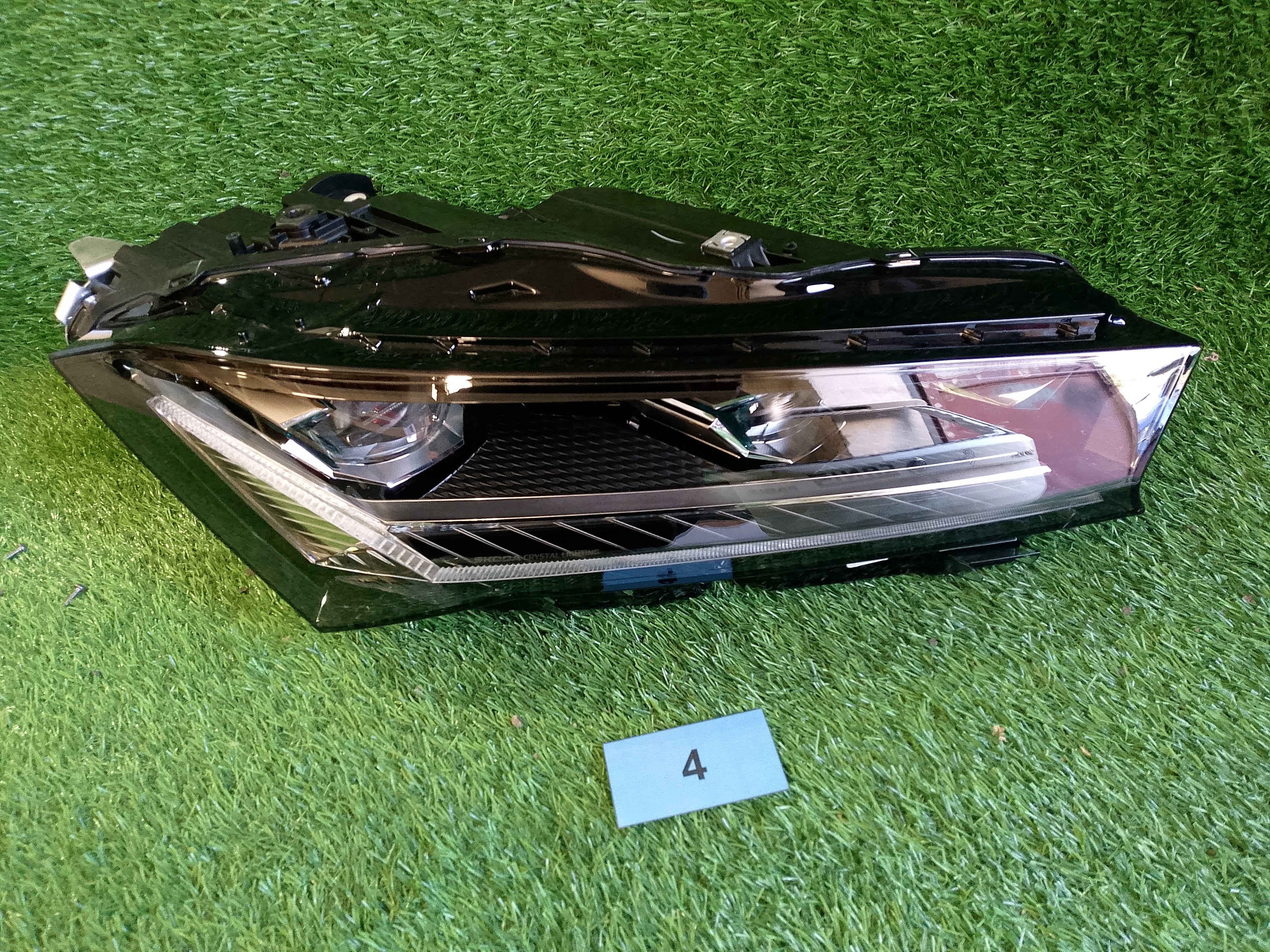 Škoda Superb IV, 4 přední pravé světlo 3p1941016b
