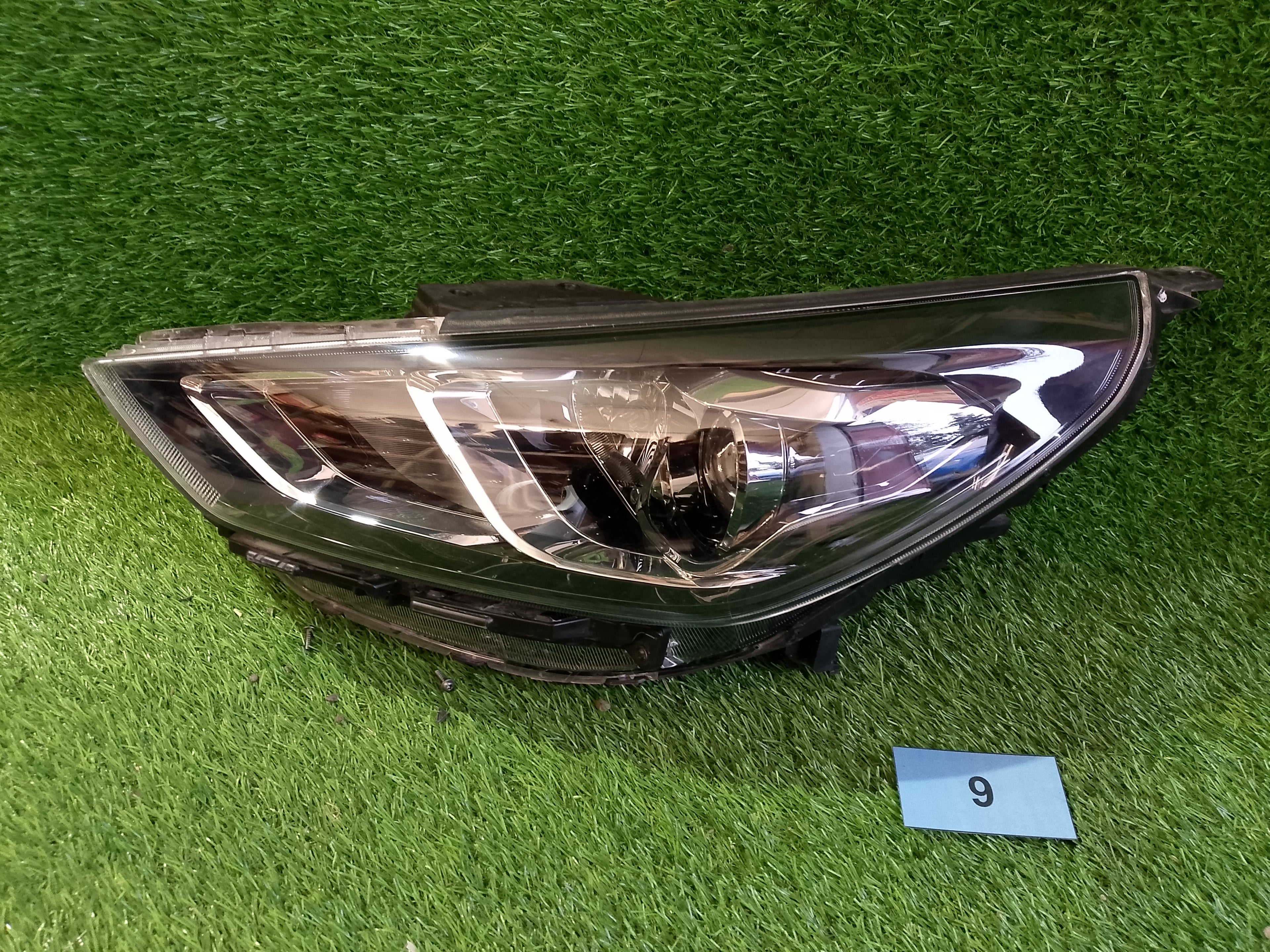 Přední levé světlo Hyundai i30 92101G4510