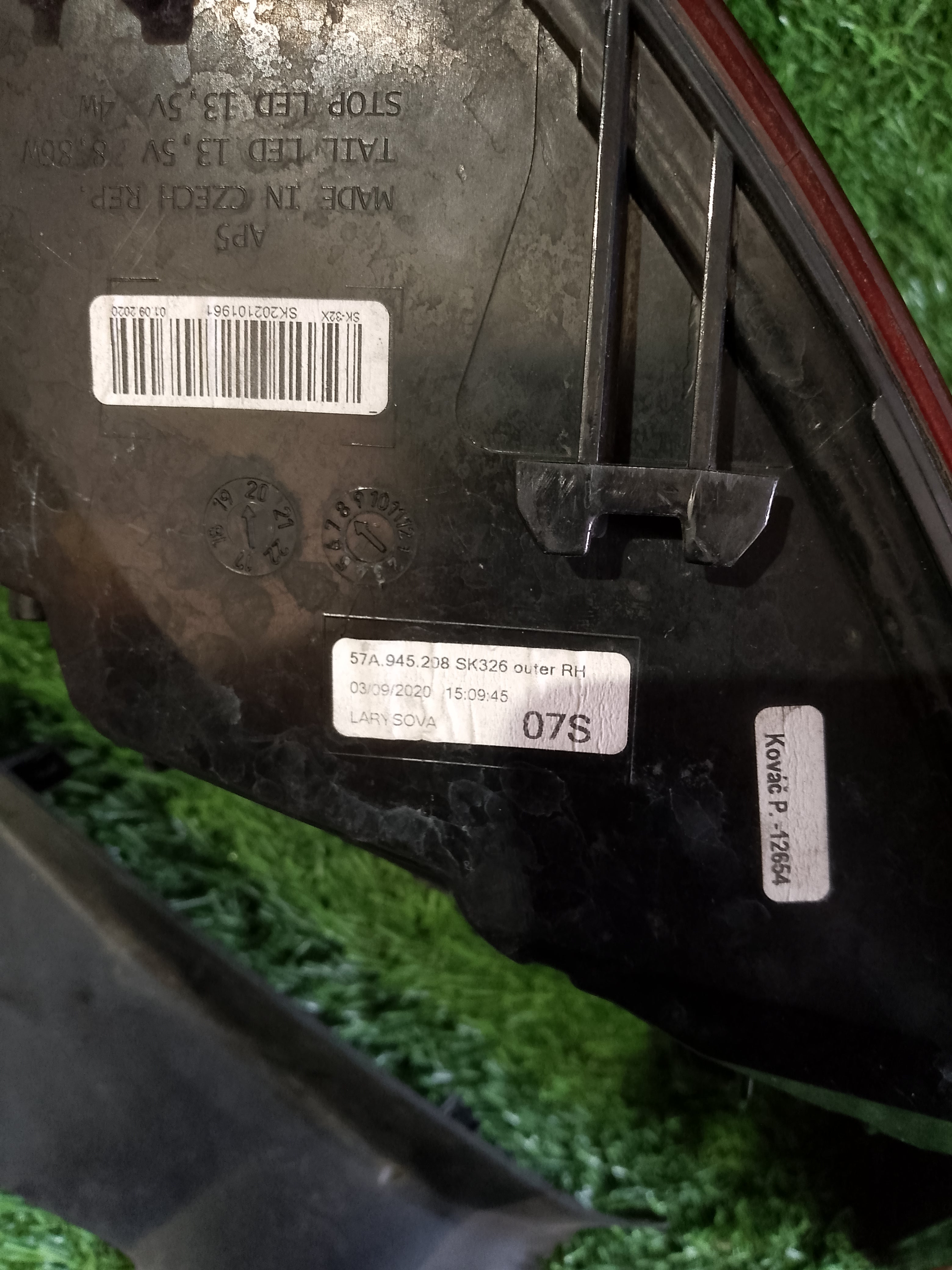 ŠKODA KAROQ, pravé zadní světlo, 57A945208