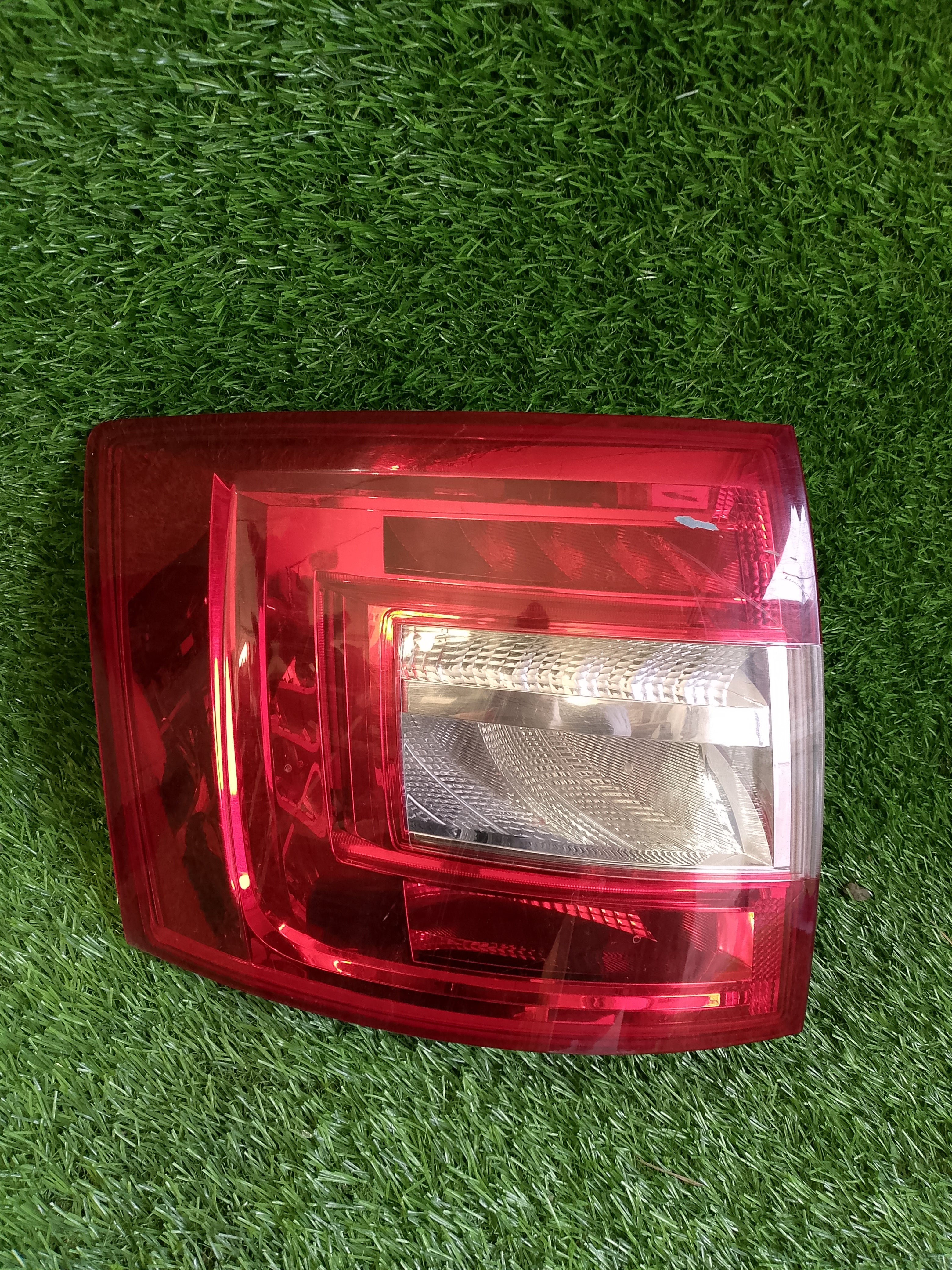 Škoda Octavia III, 3 face combi levé zadní světlo 5E9945095B
