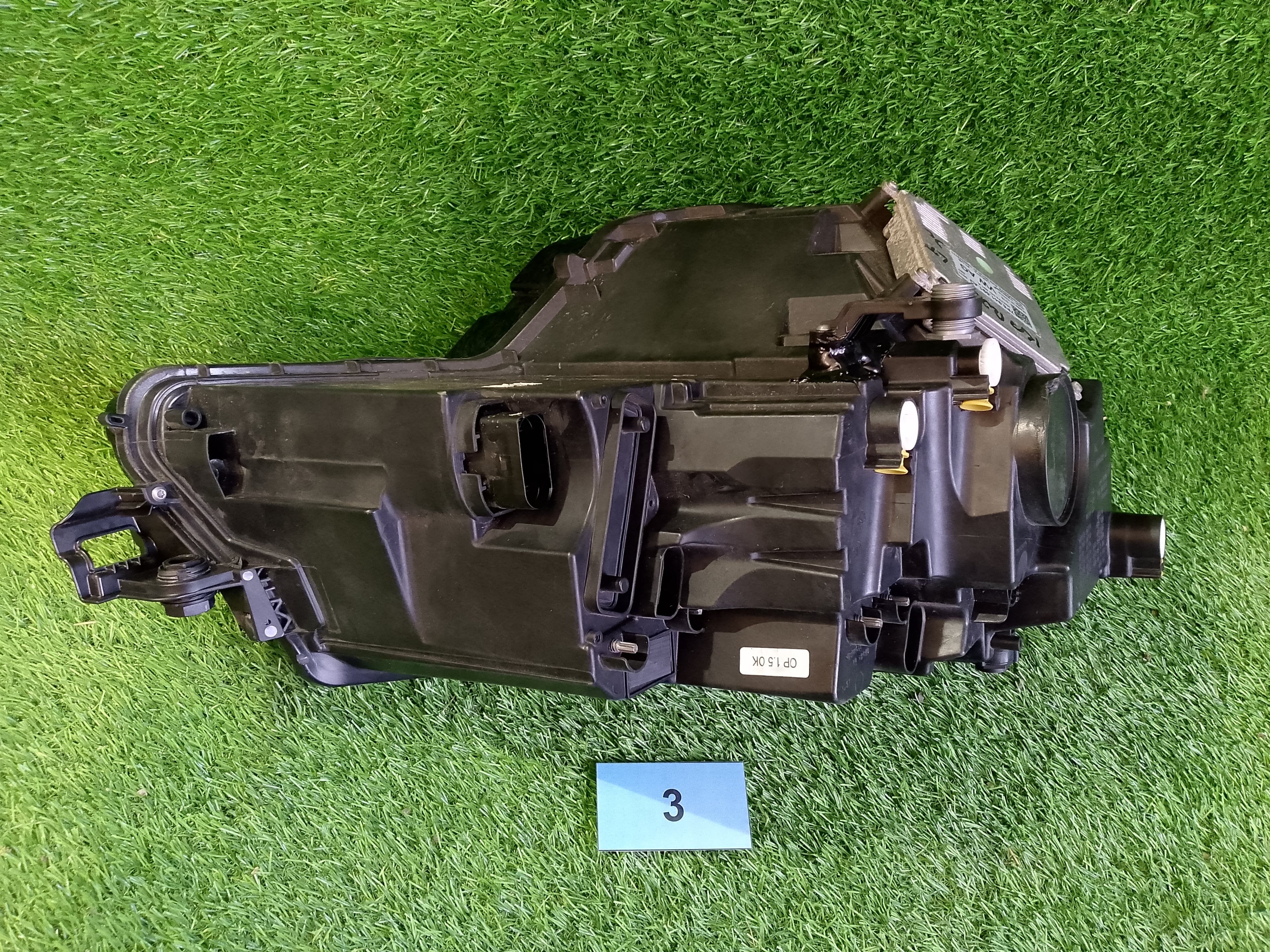 Škoda Karoq levé světlo 57b941015d -poškození dle foto
