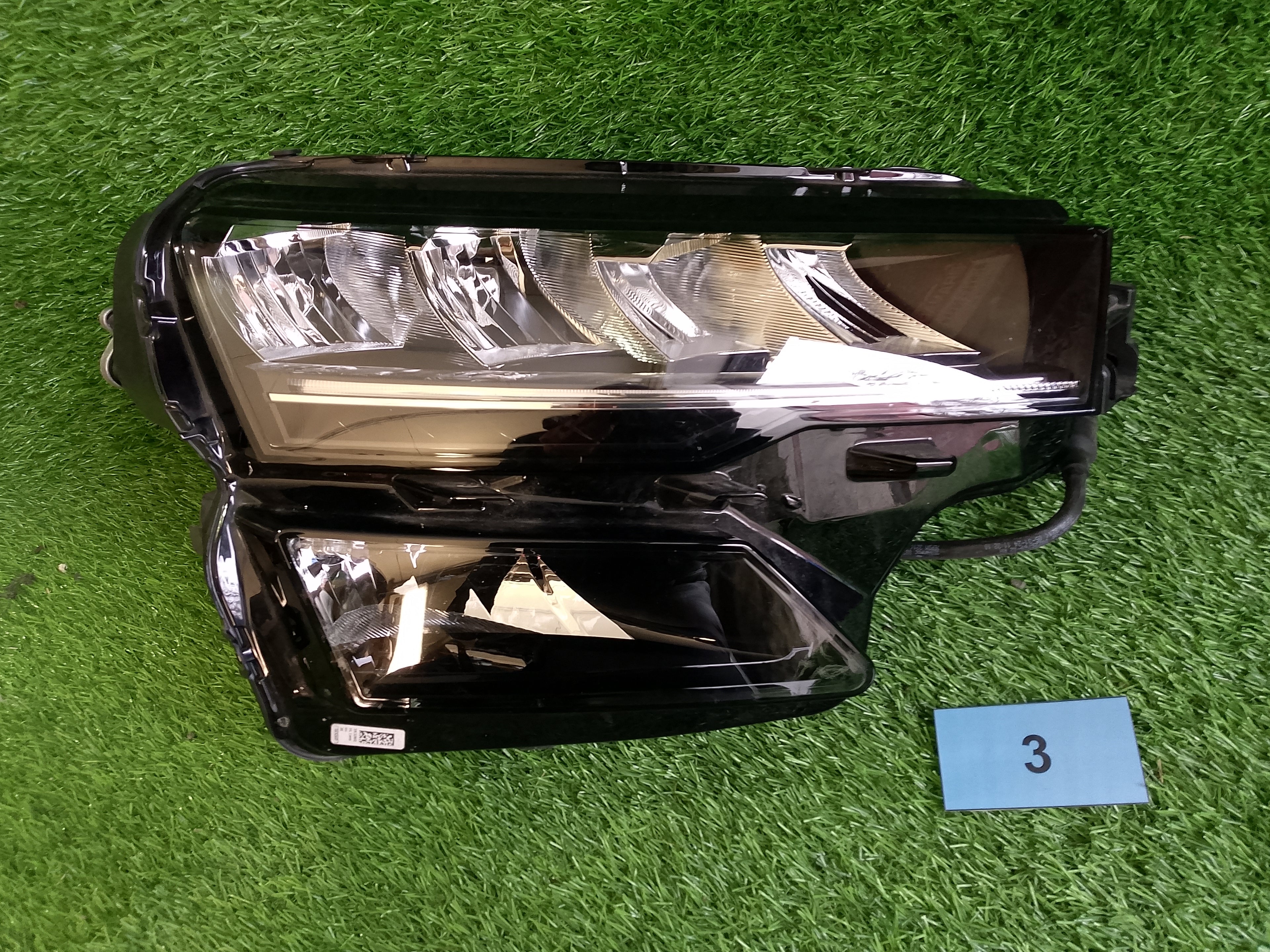Škoda Karoq face pravé světlo 57B941010