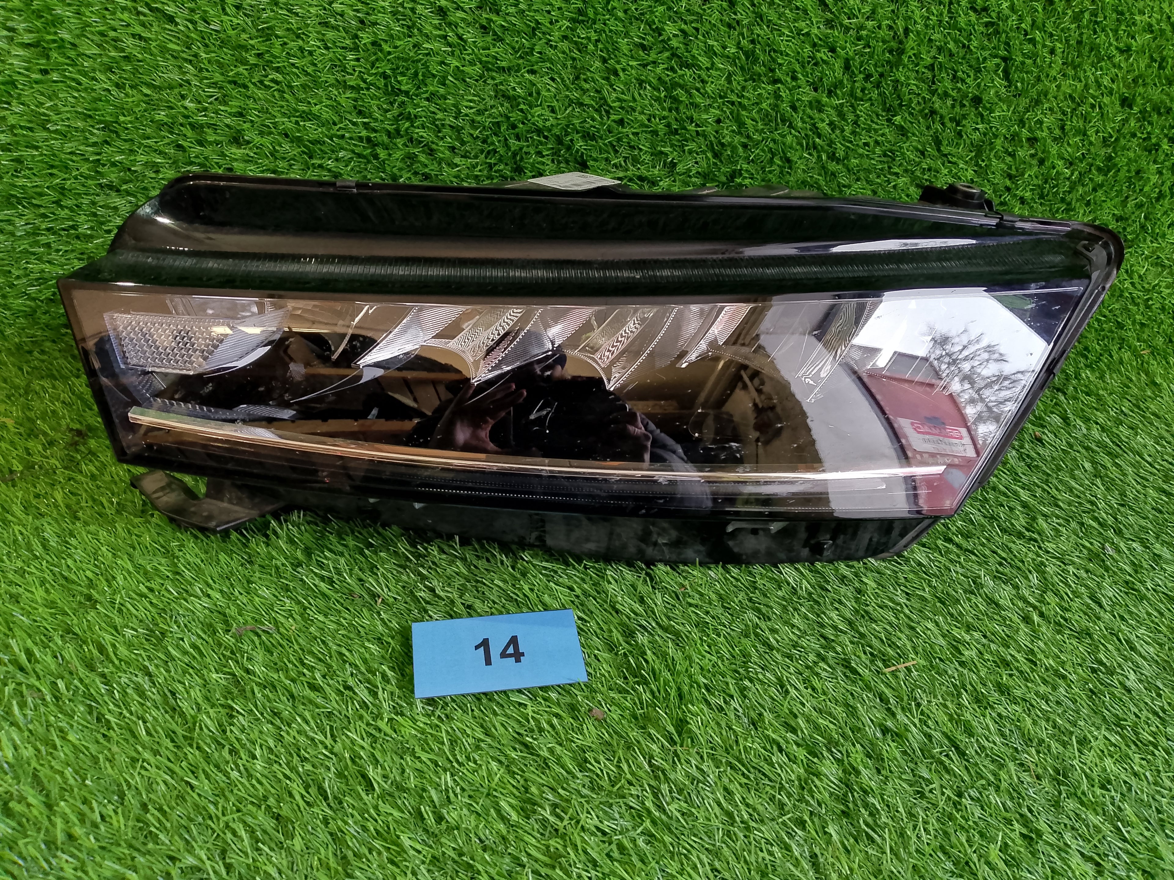 Škoda Octavia IV, 4 Levé přední světlo 5E4941015
