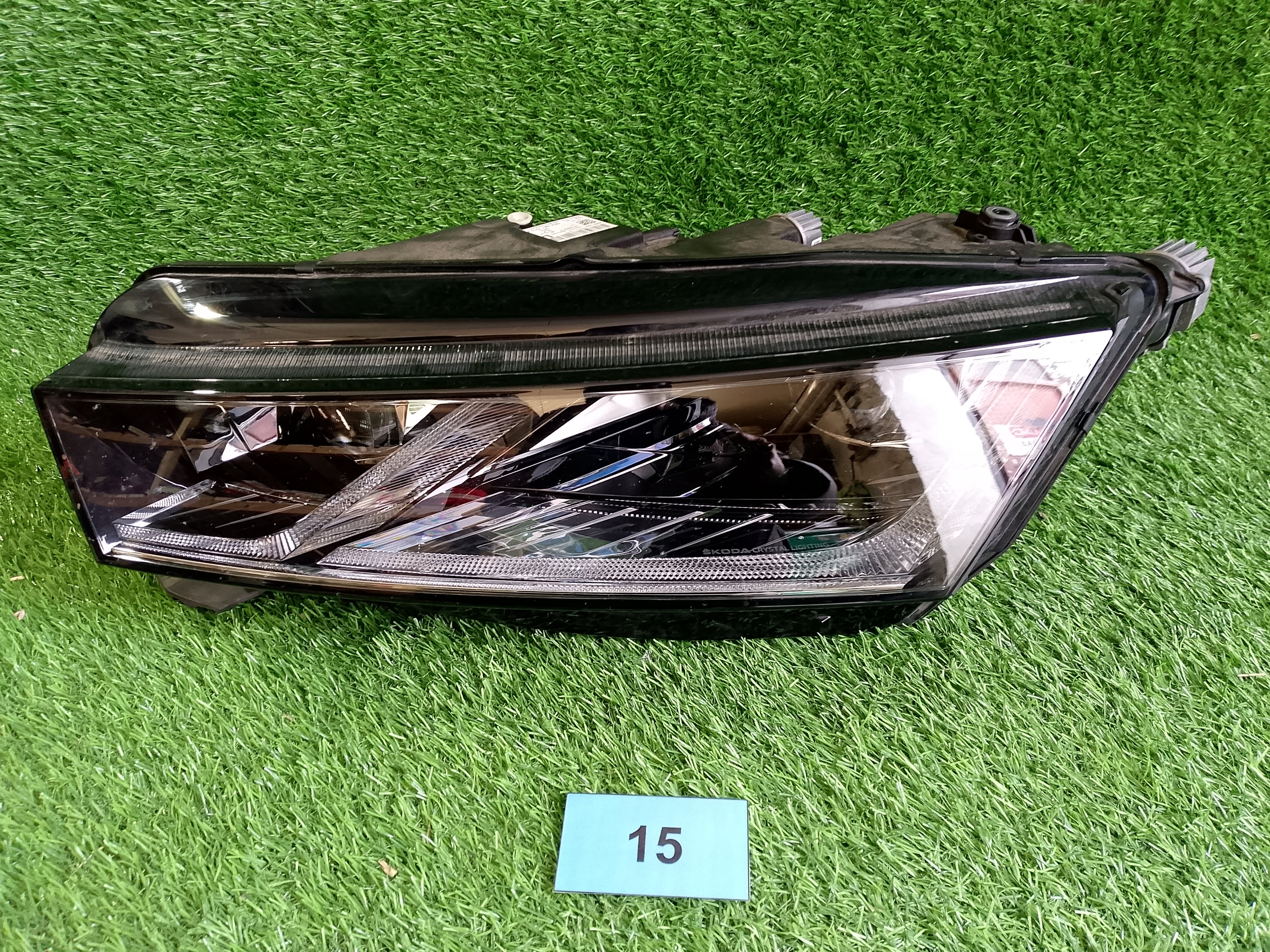 ŠKODA OCTAVIA IV, 4 PŘEDNÍ LEVÉ SVĚTLO 5E4941015A