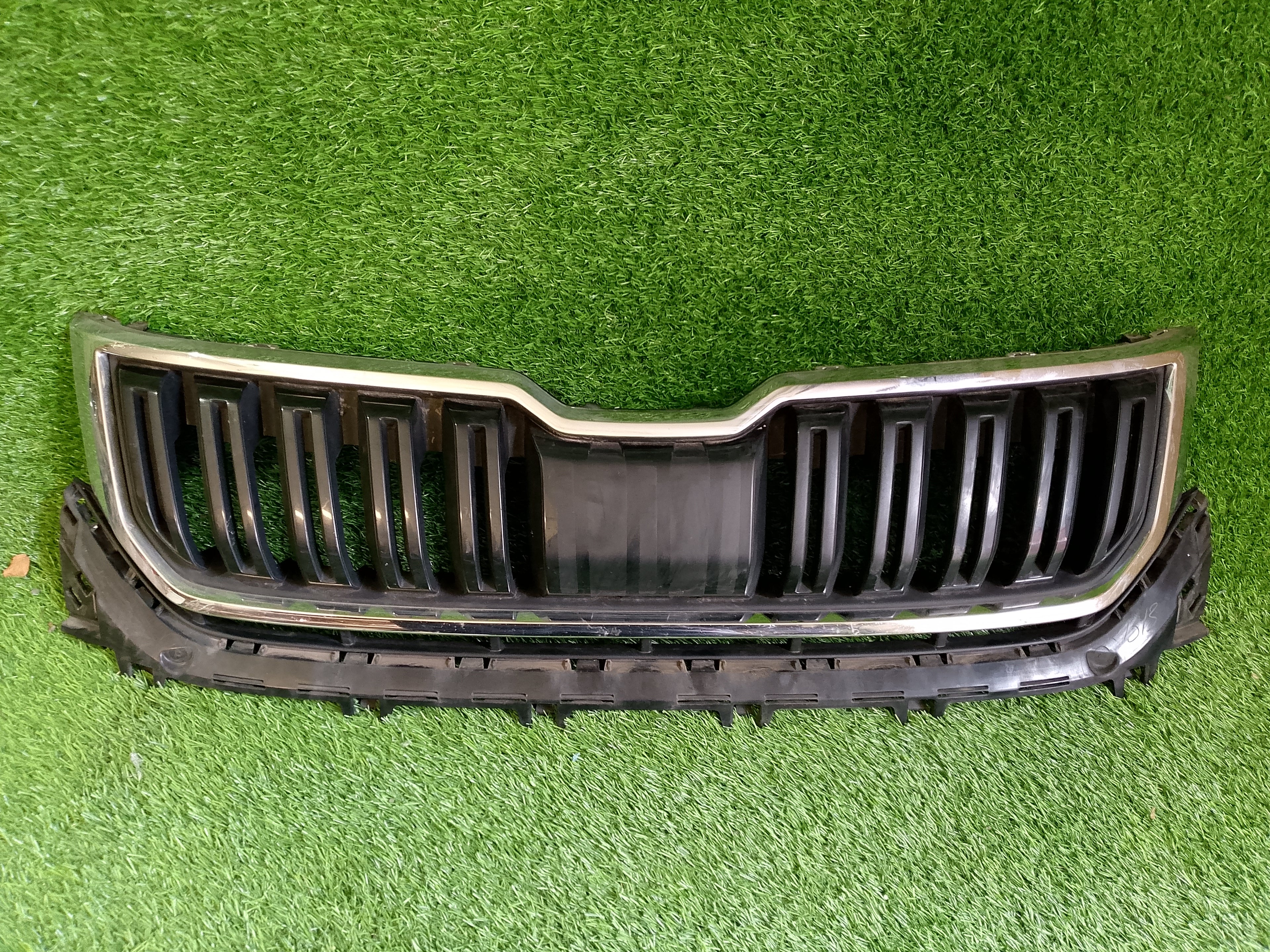 ŠKODA KODIAG MASKA 565853653A
