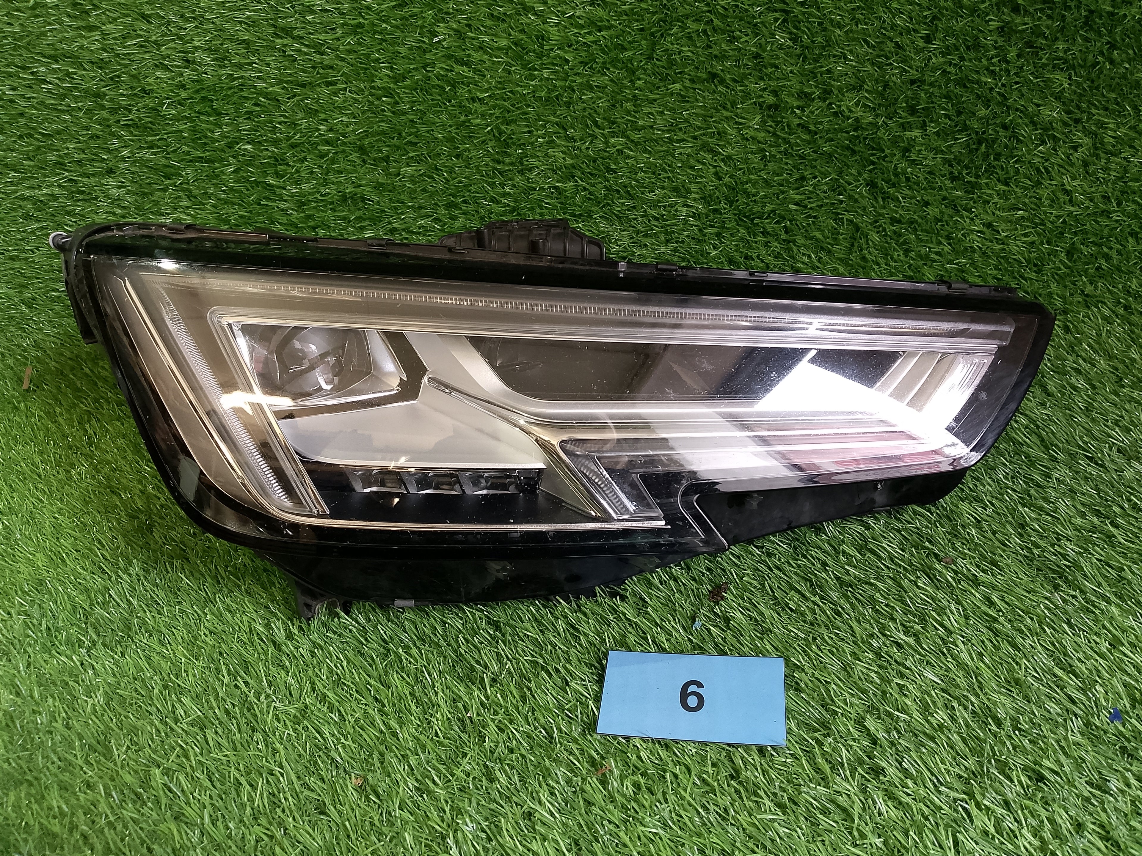 Audi A4 prave full led světlo 8w0941034