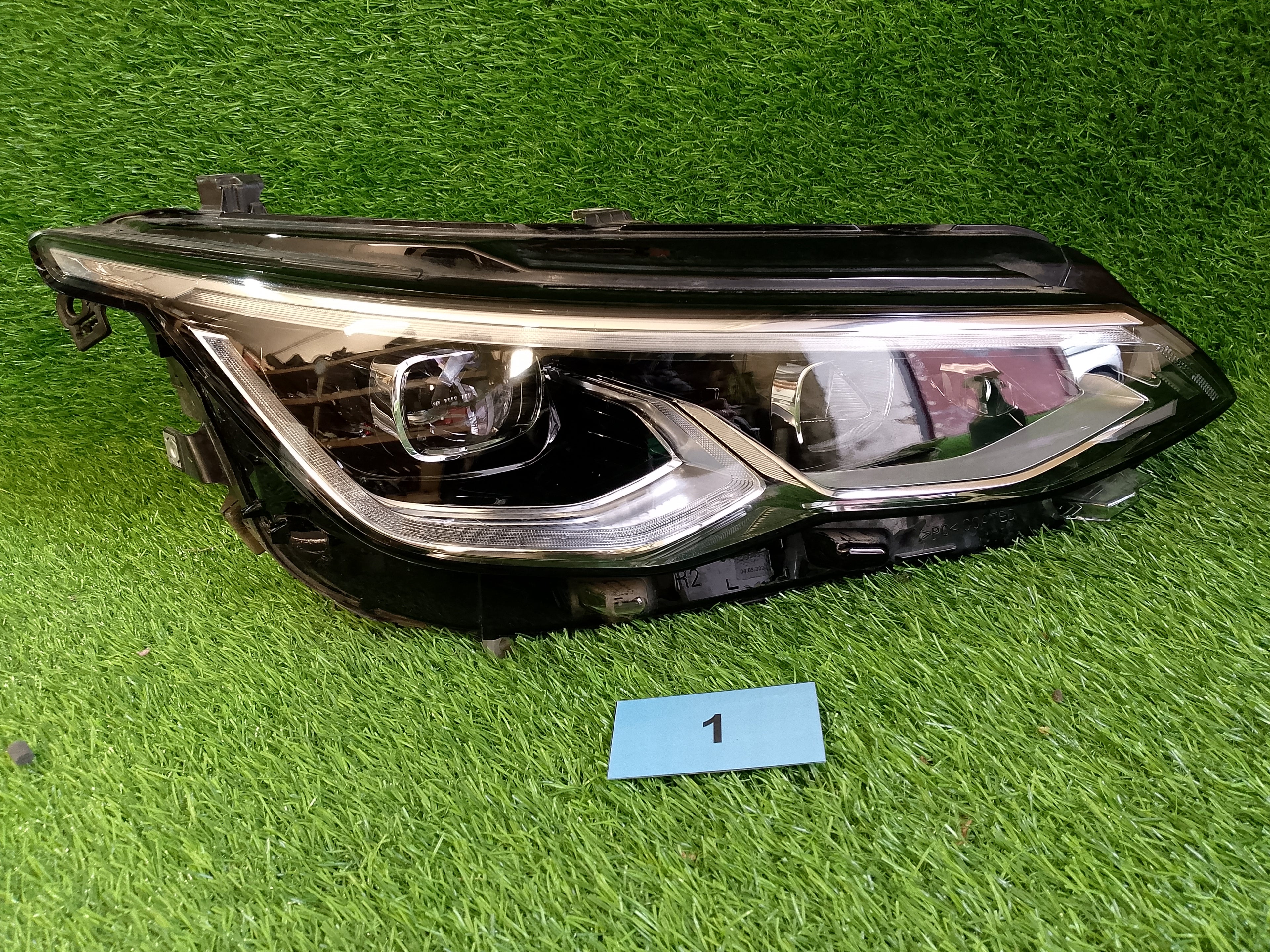 VW Golf 8  pravé full led světlo 5h1941036f
