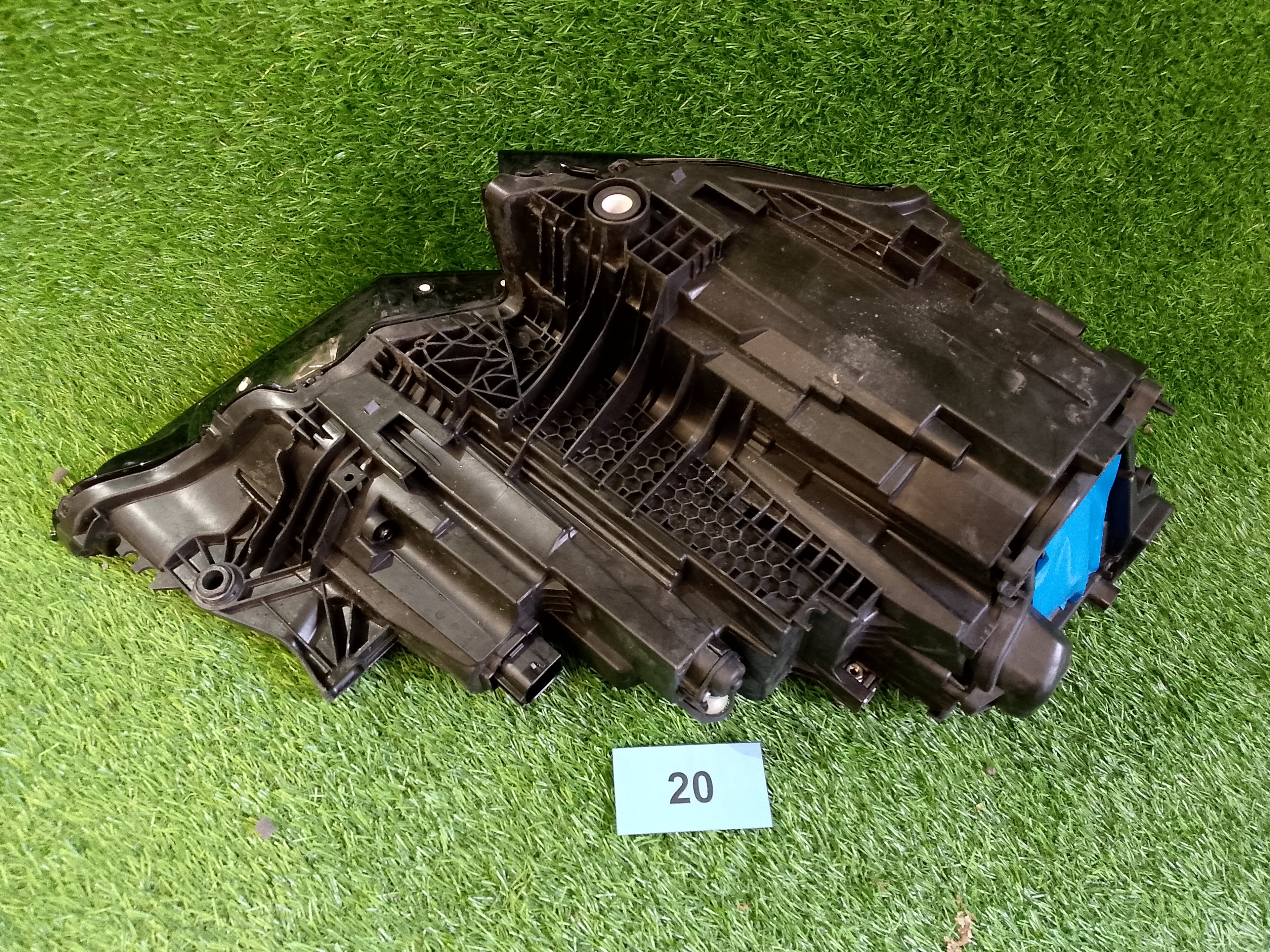 Audi Q8 Pravé přední světlo 4m8941035
