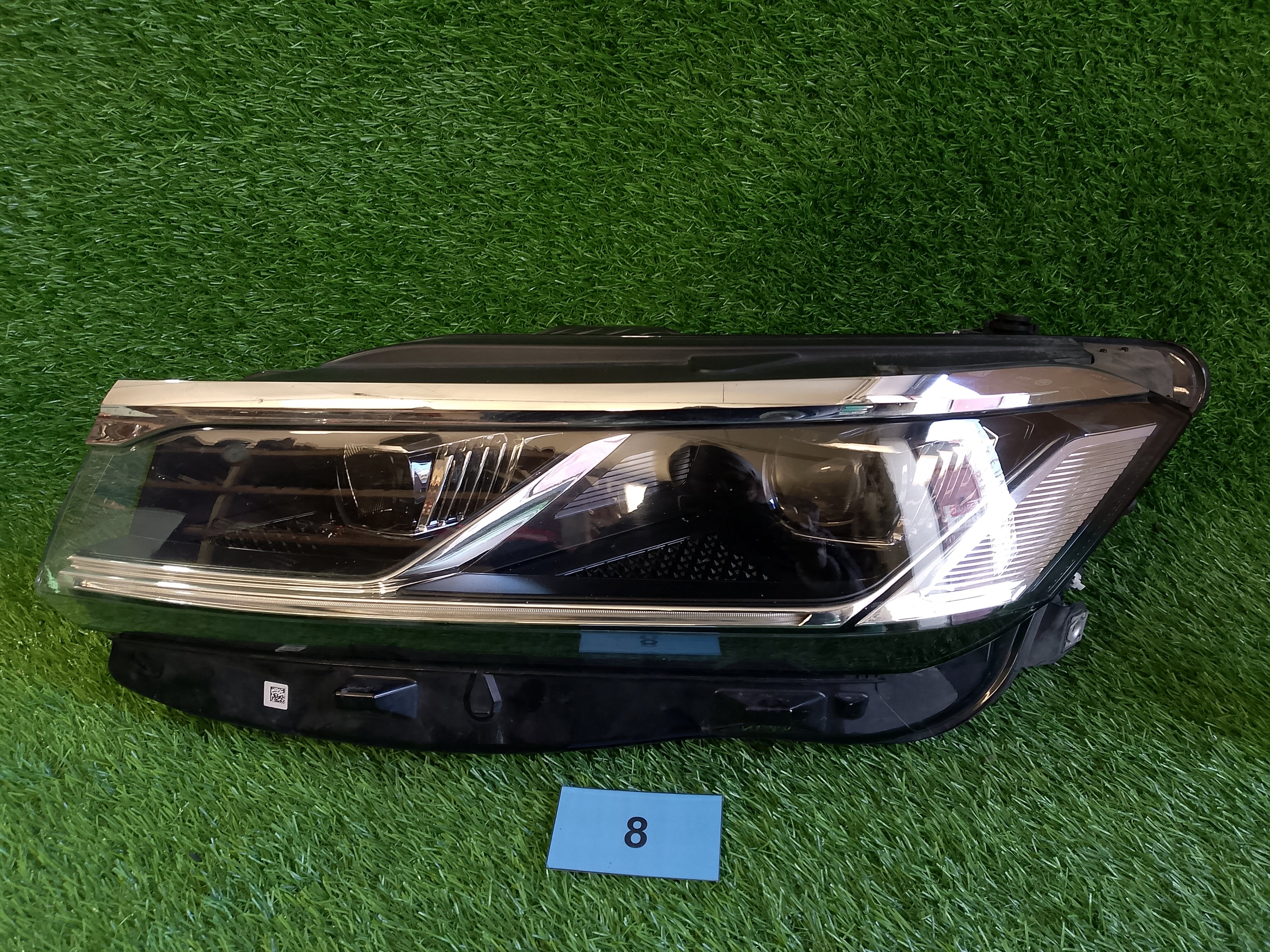 VW Touareg levé predni svetlo 761941035